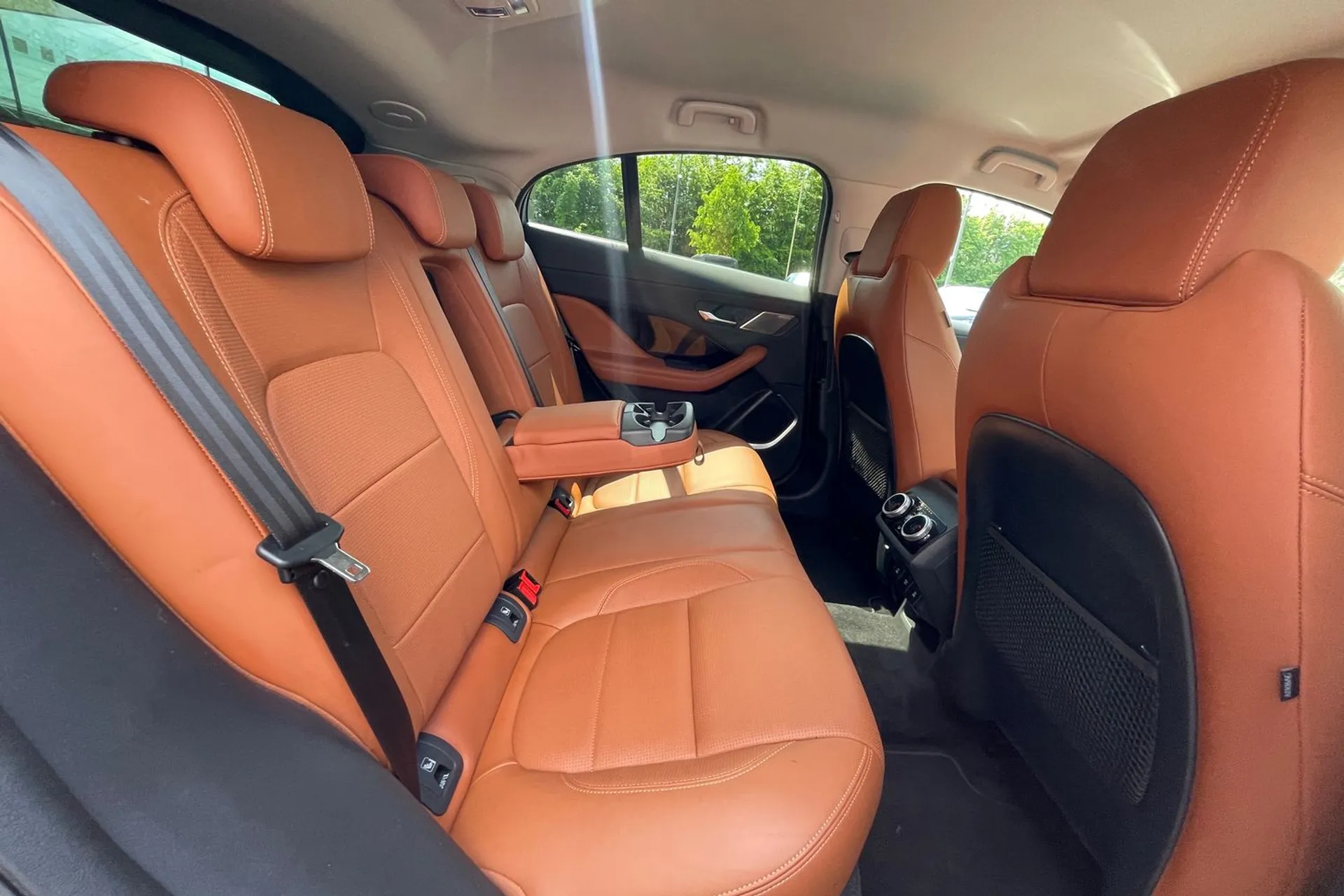 Jaguar I-PACE thumbnail image number 42