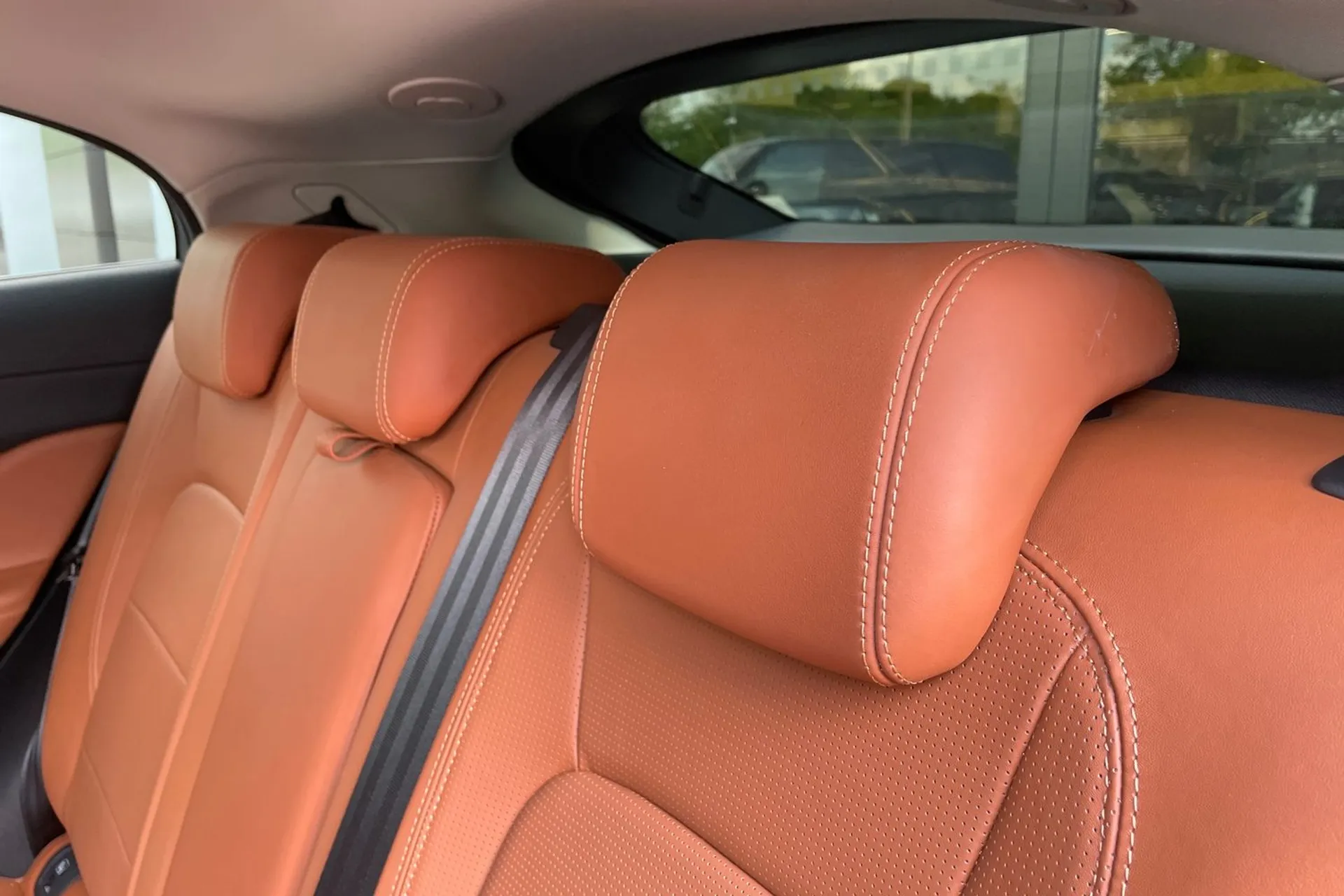 Jaguar I-PACE thumbnail image number 51