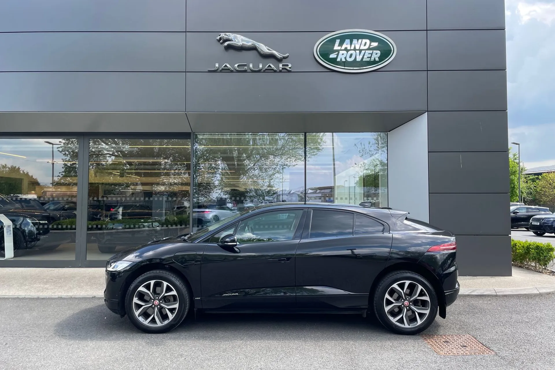 Jaguar I-PACE thumbnail image number 27