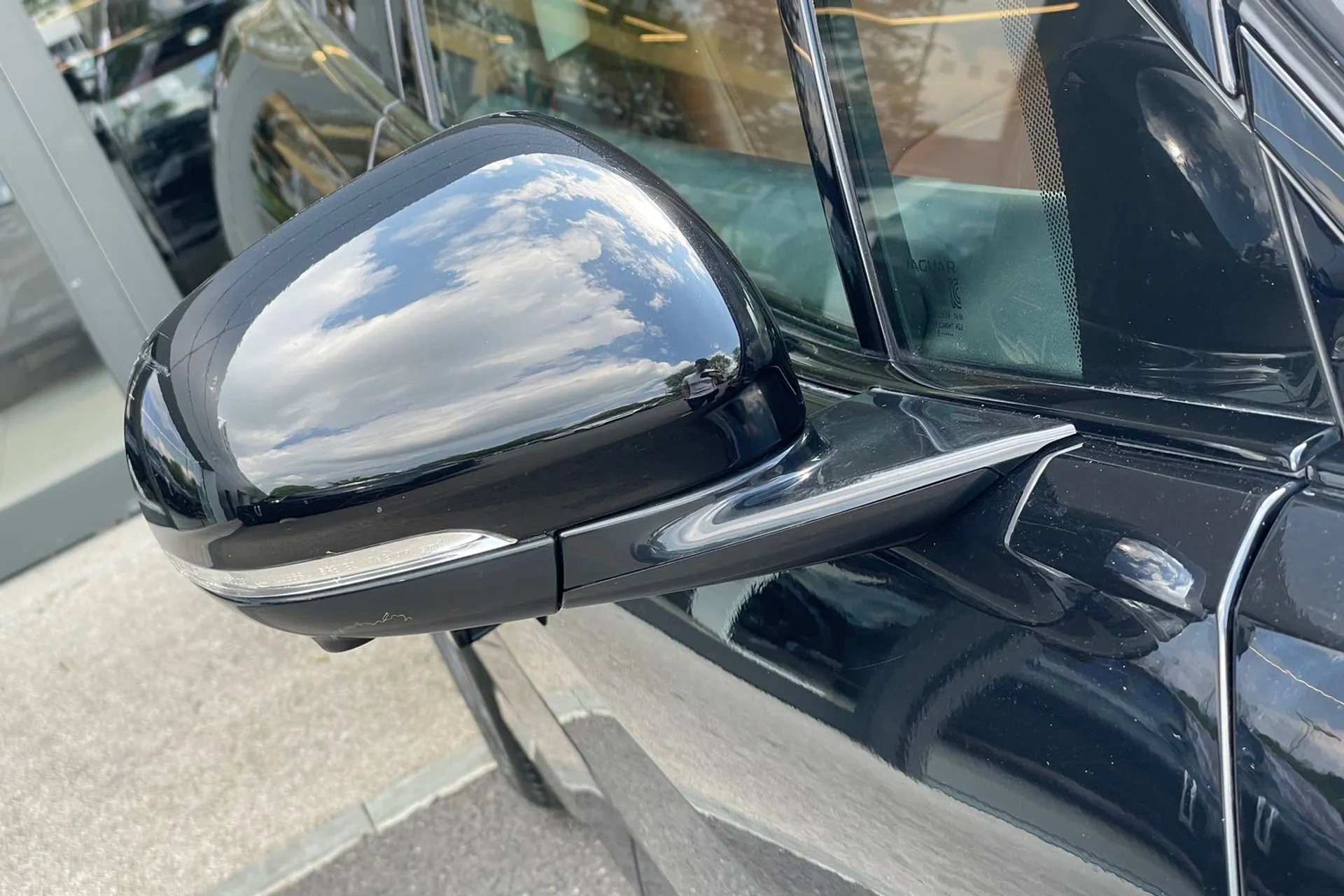 Jaguar I-PACE thumbnail image number 60