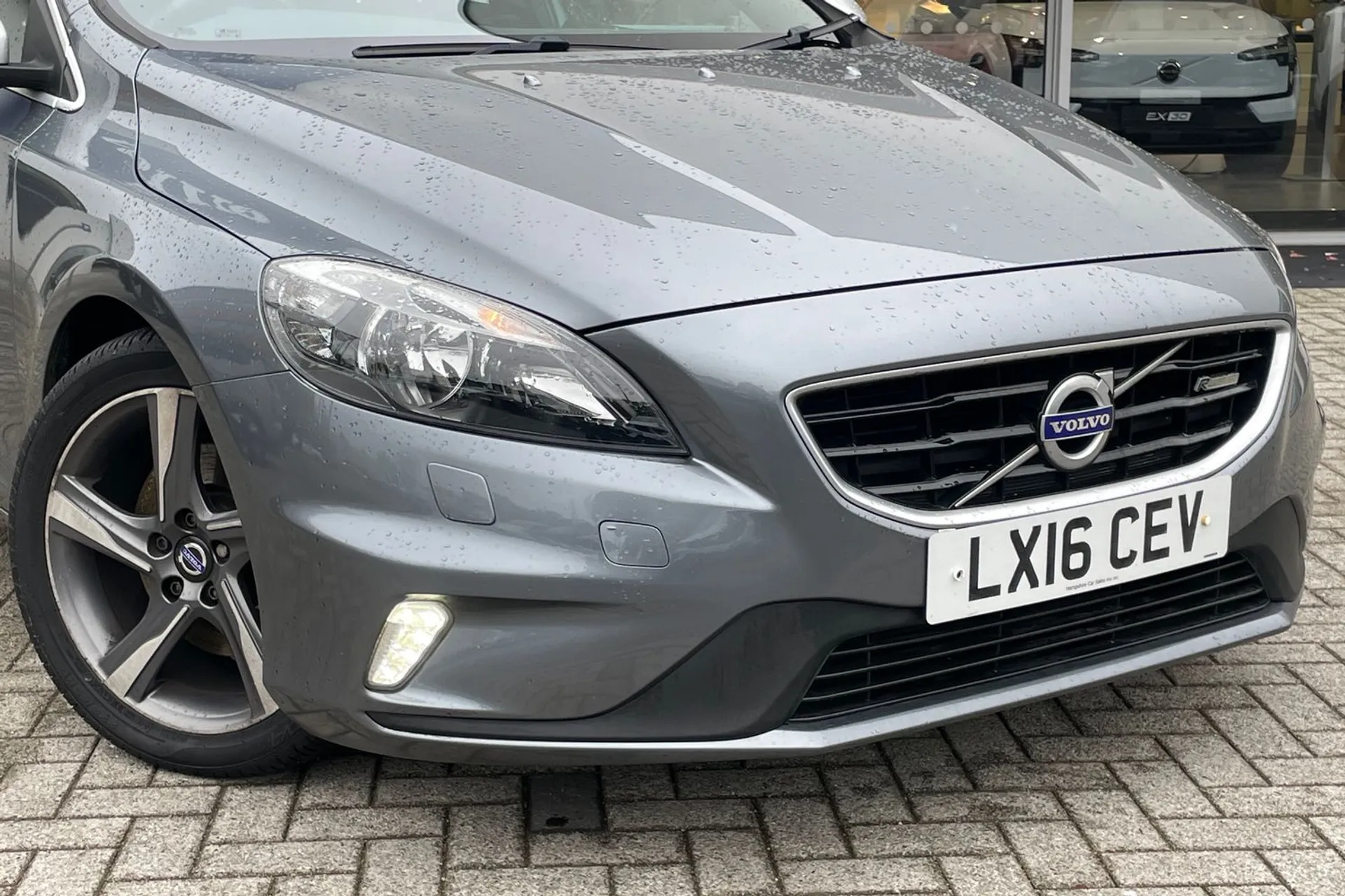 Volvo V40 thumbnail image number 6