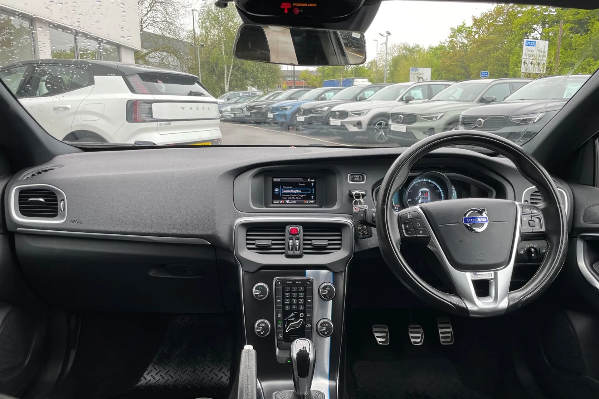 Volvo V40 thumbnail image number 3