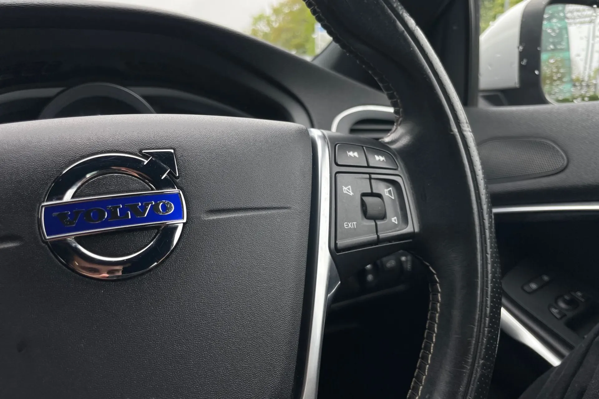 Volvo V40 thumbnail image number 36