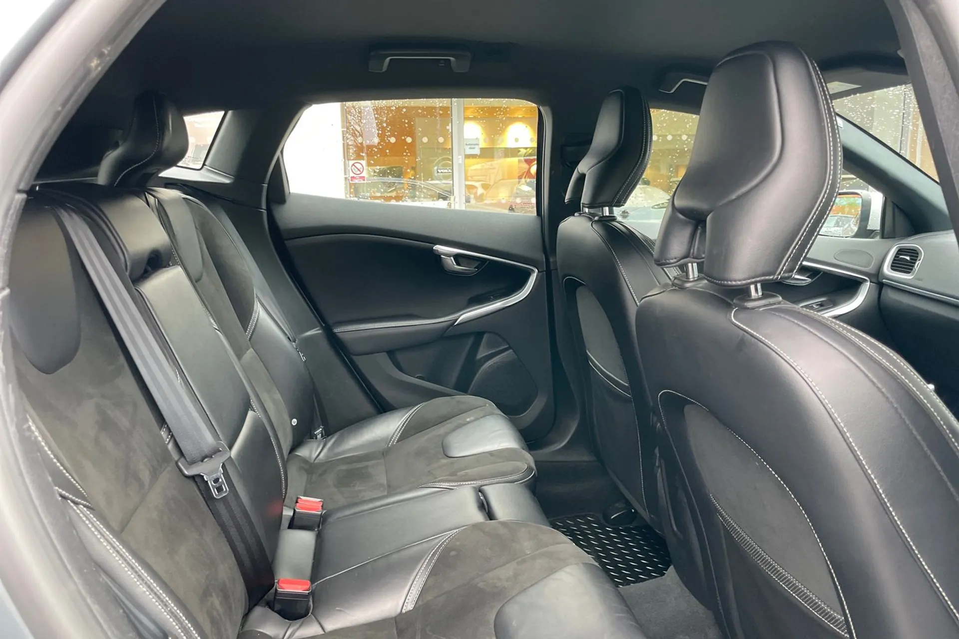 Volvo V40 thumbnail image number 22