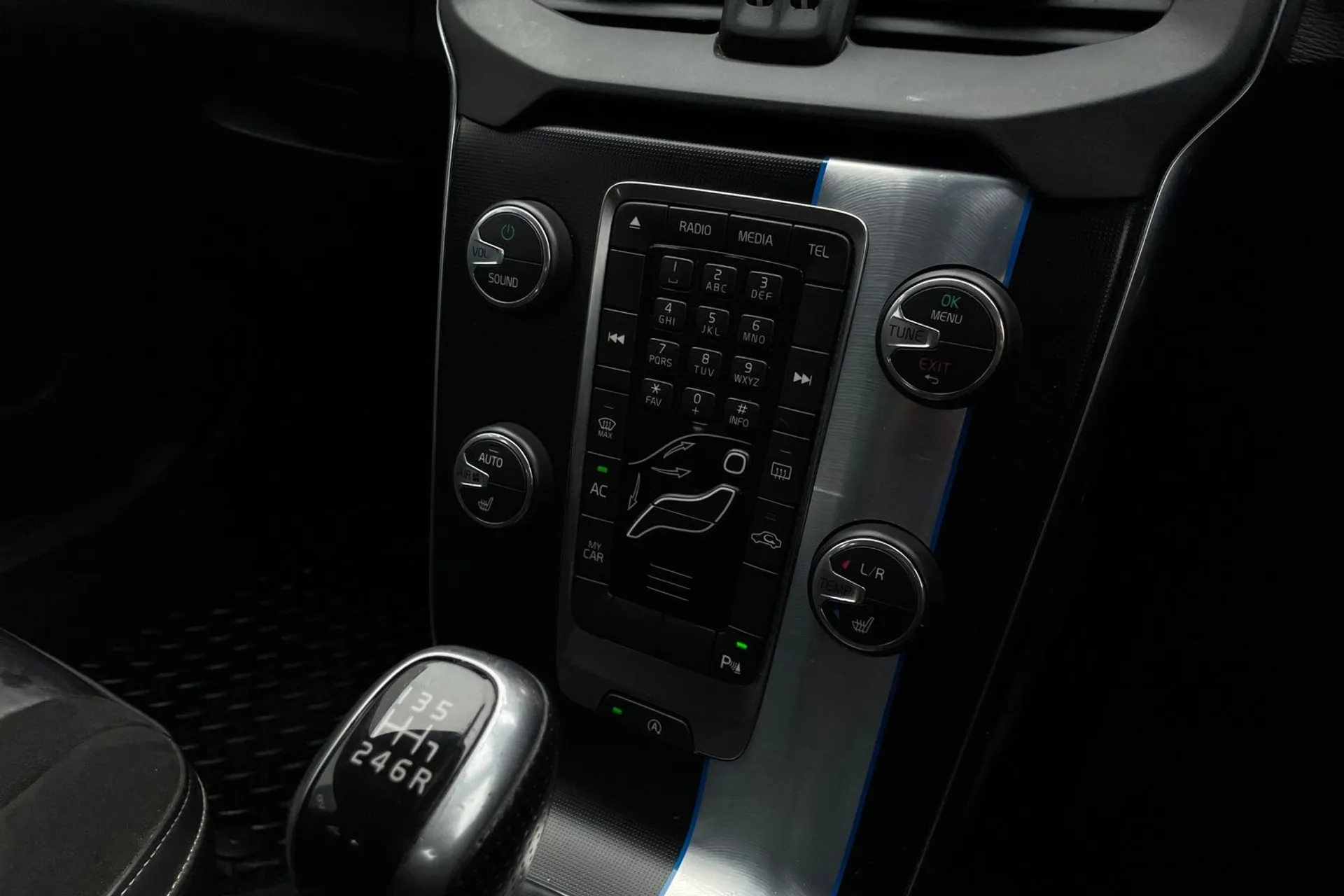 Volvo V40 thumbnail image number 37