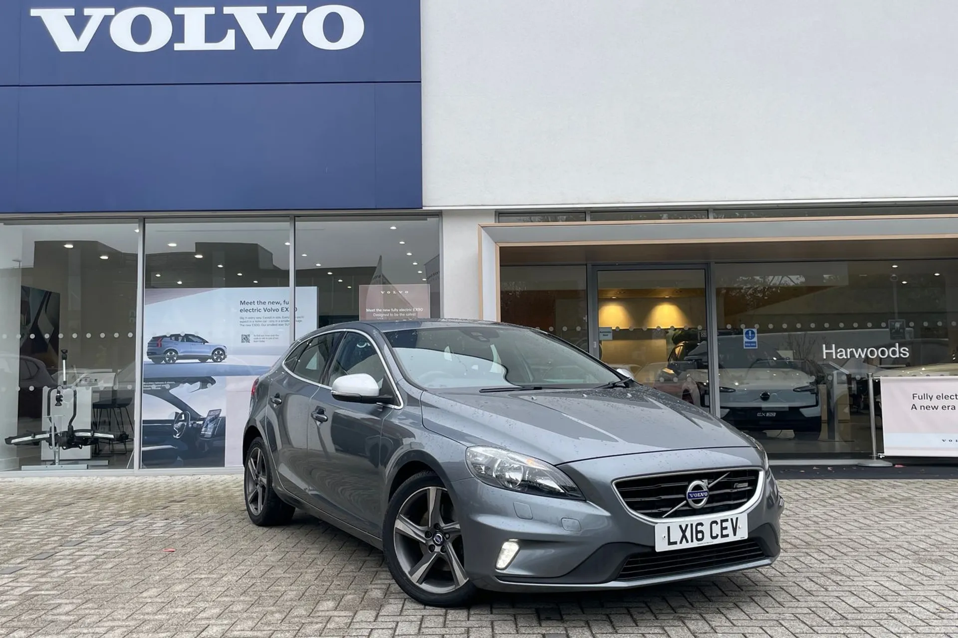 Volvo V40 focused image