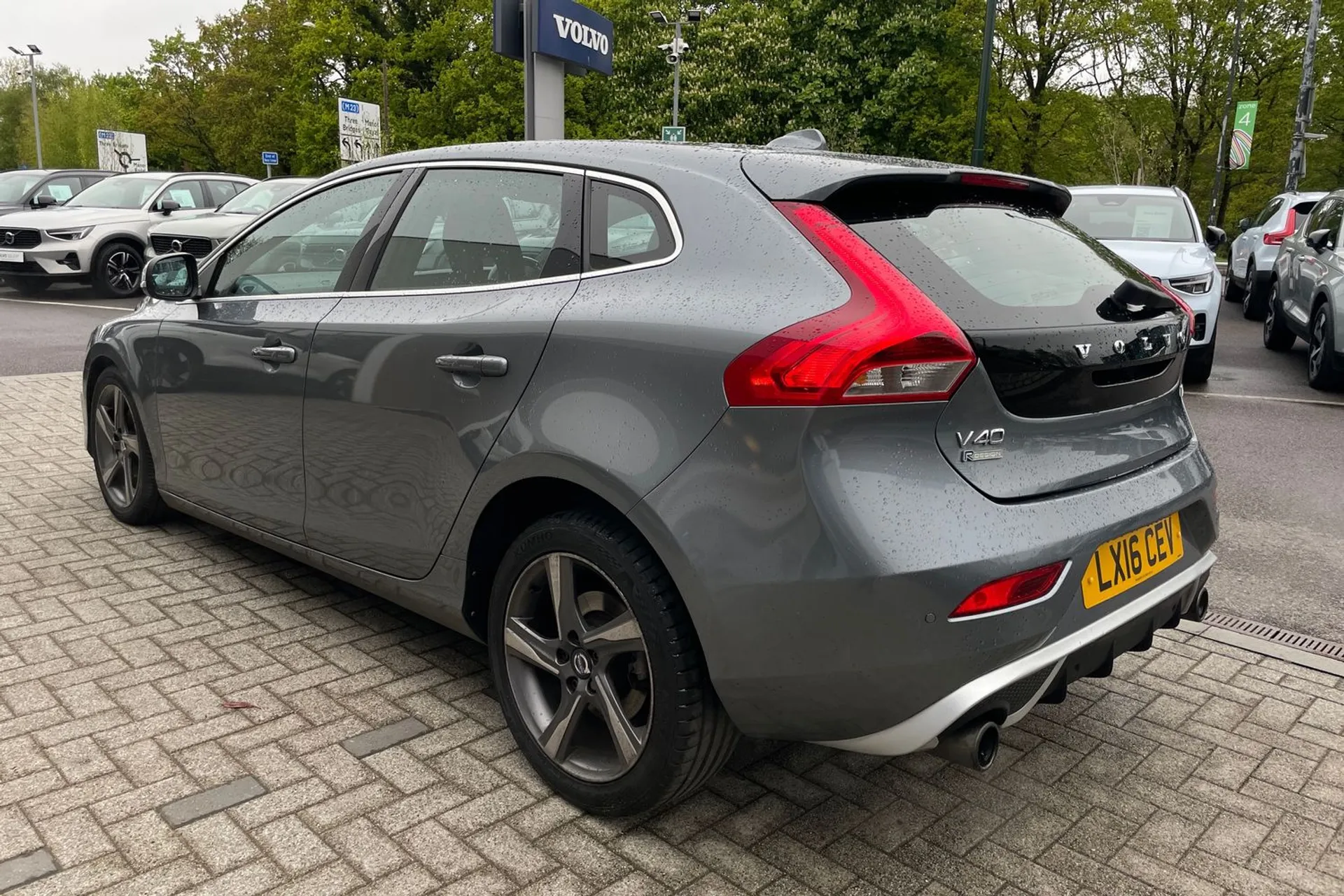 Volvo V40 thumbnail image number 9