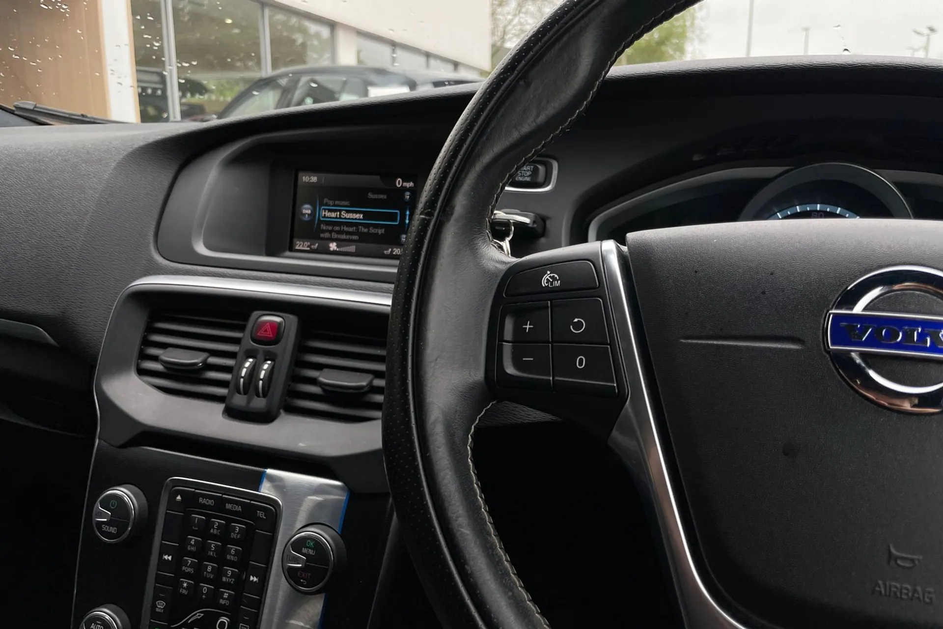 Volvo V40 thumbnail image number 35