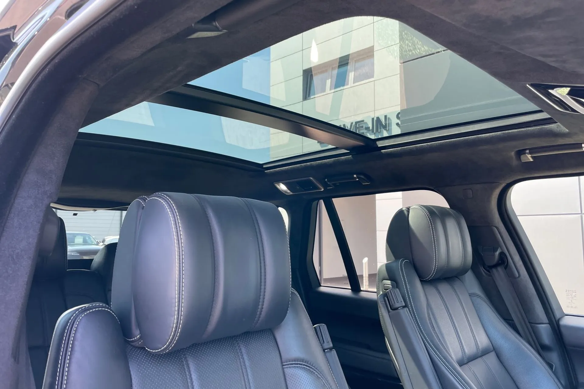 LAND ROVER RANGE ROVER thumbnail image number 9