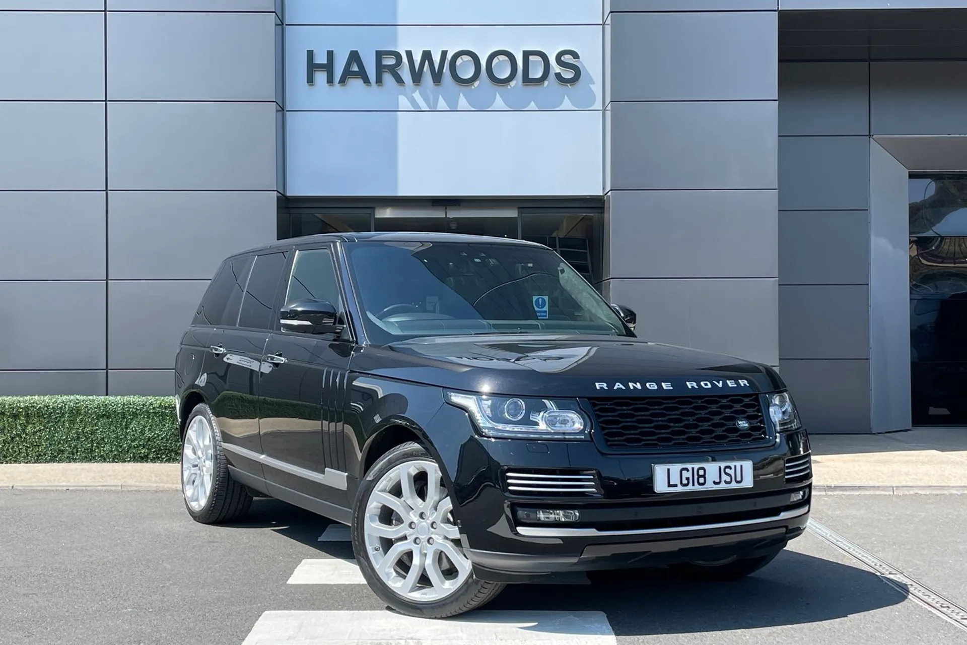 LAND ROVER RANGE ROVER focused image