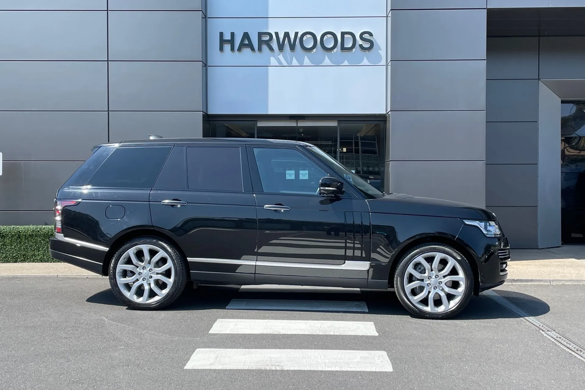 LAND ROVER RANGE ROVER thumbnail image number 2