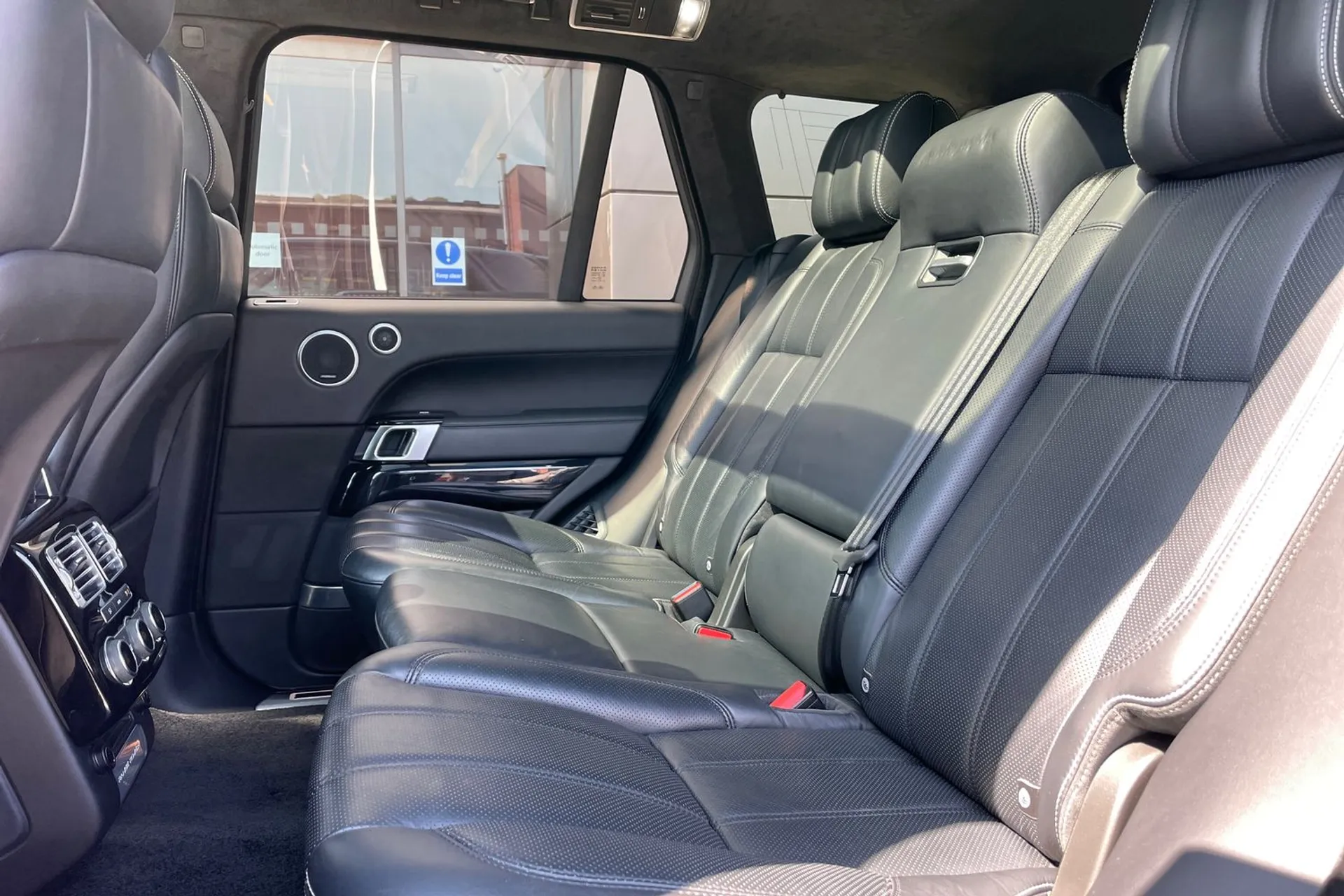 LAND ROVER RANGE ROVER thumbnail image number 37