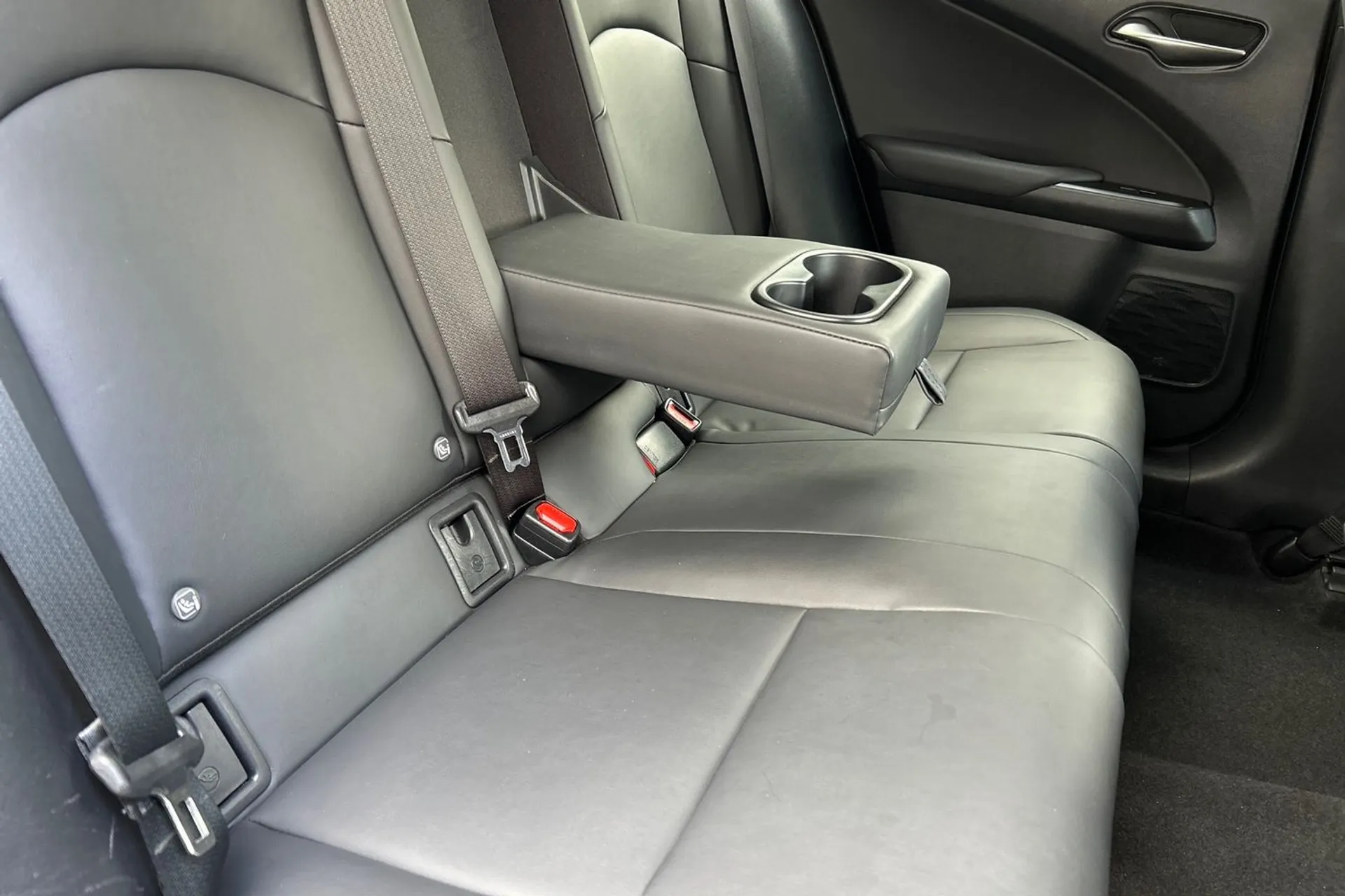 LEXUS UX thumbnail image number 32