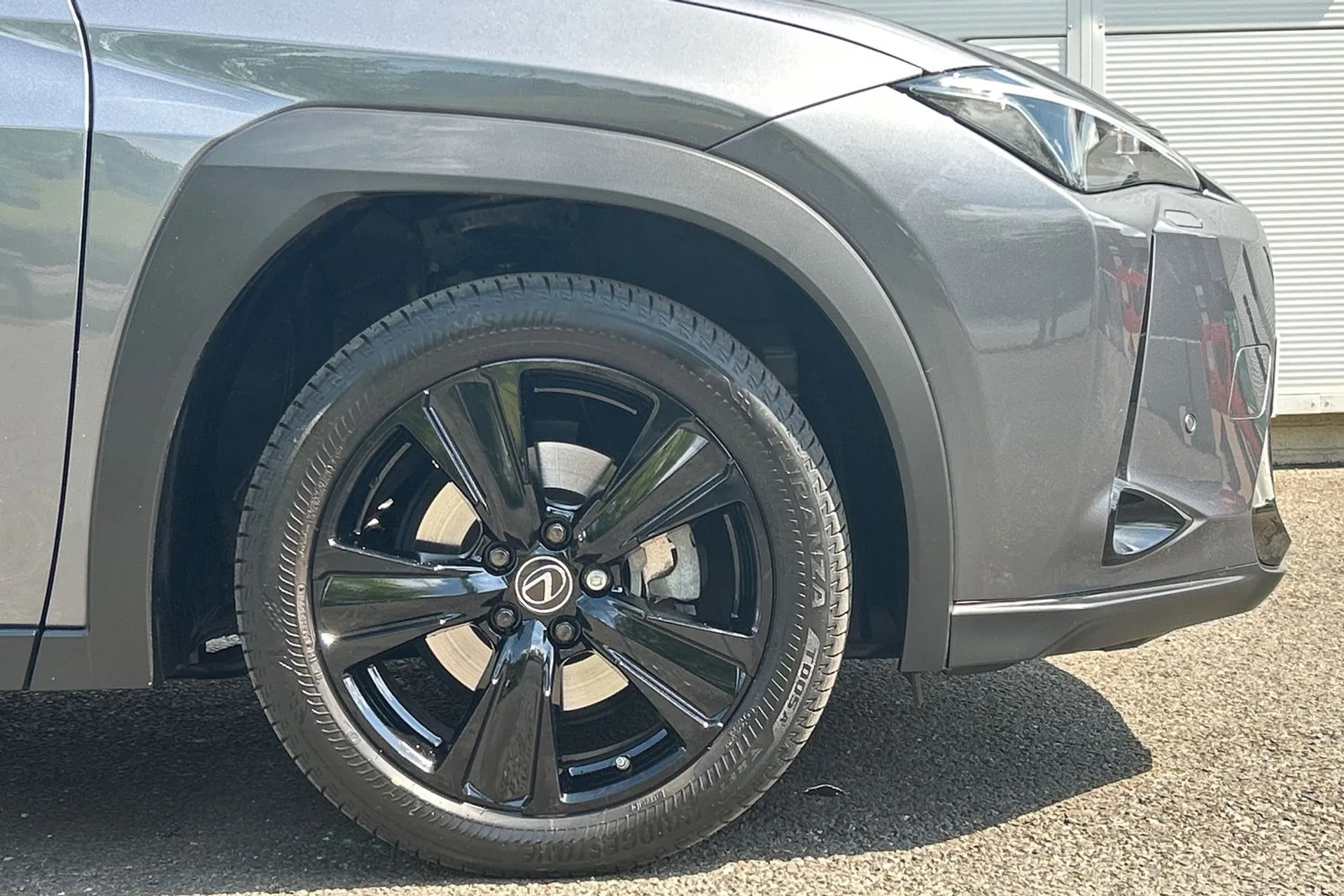 LEXUS UX thumbnail image number 22