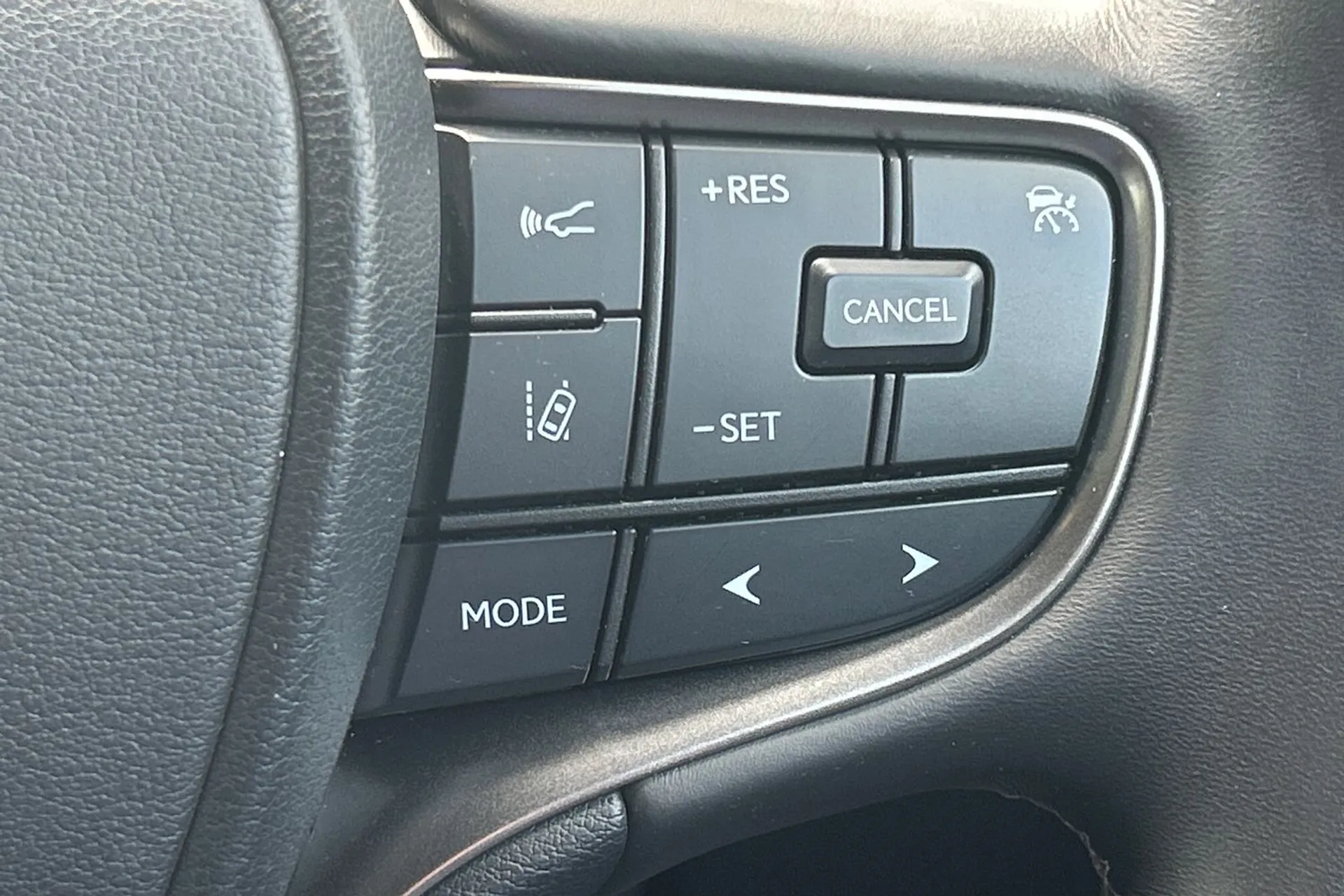 LEXUS UX thumbnail image number 43