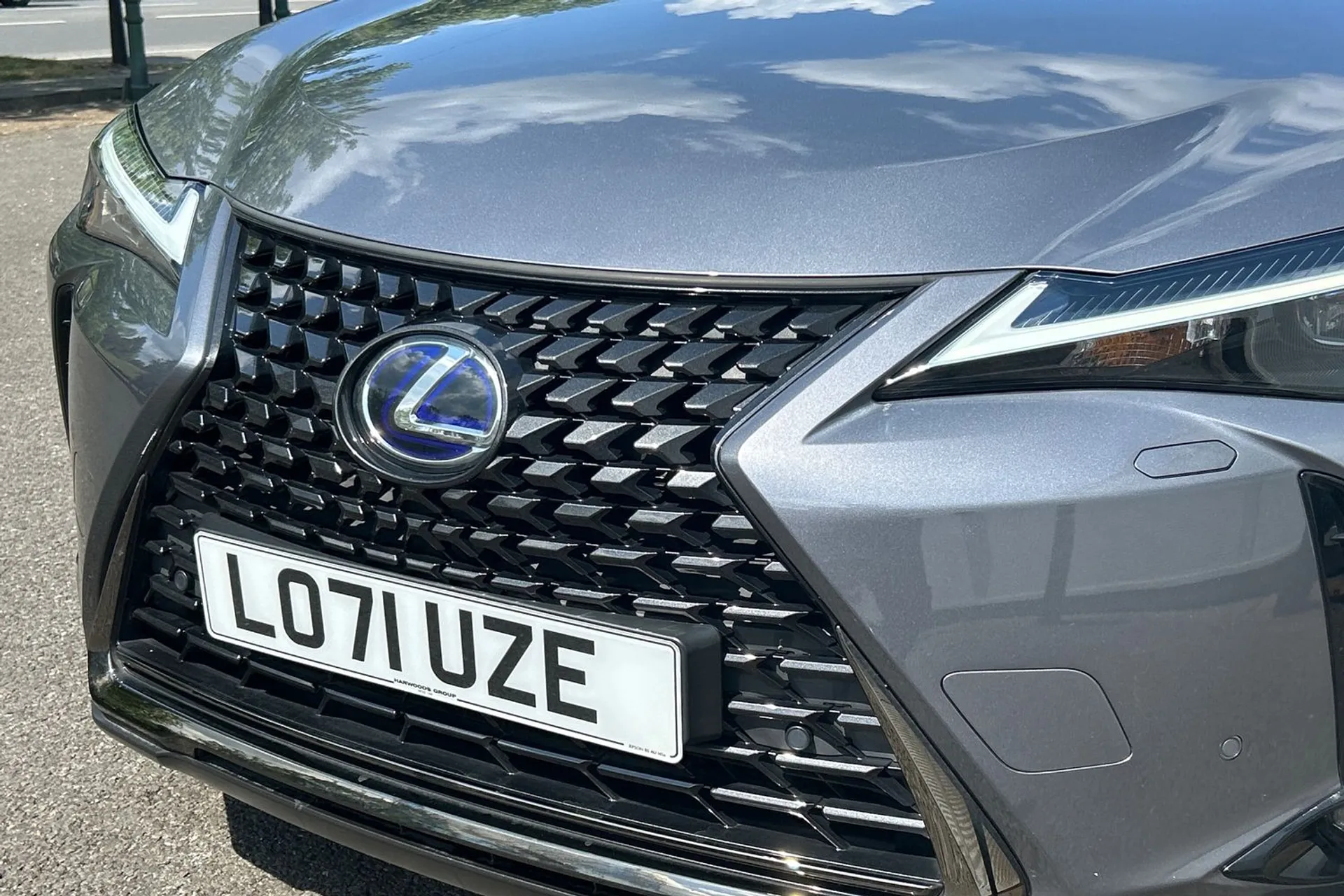 LEXUS UX thumbnail image number 23