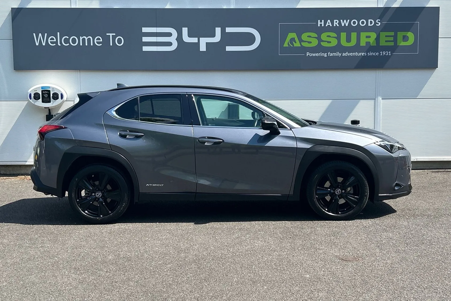 LEXUS UX thumbnail image number 2