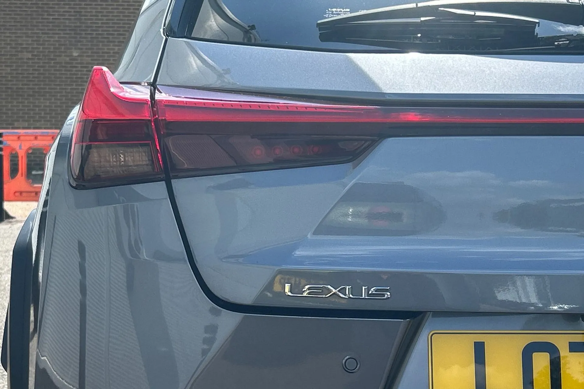 LEXUS UX thumbnail image number 35