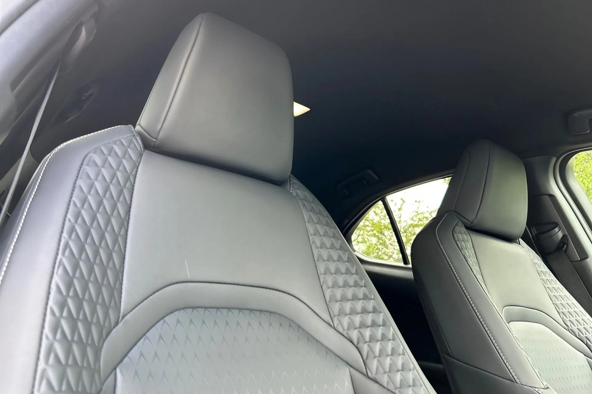 LEXUS UX thumbnail image number 50