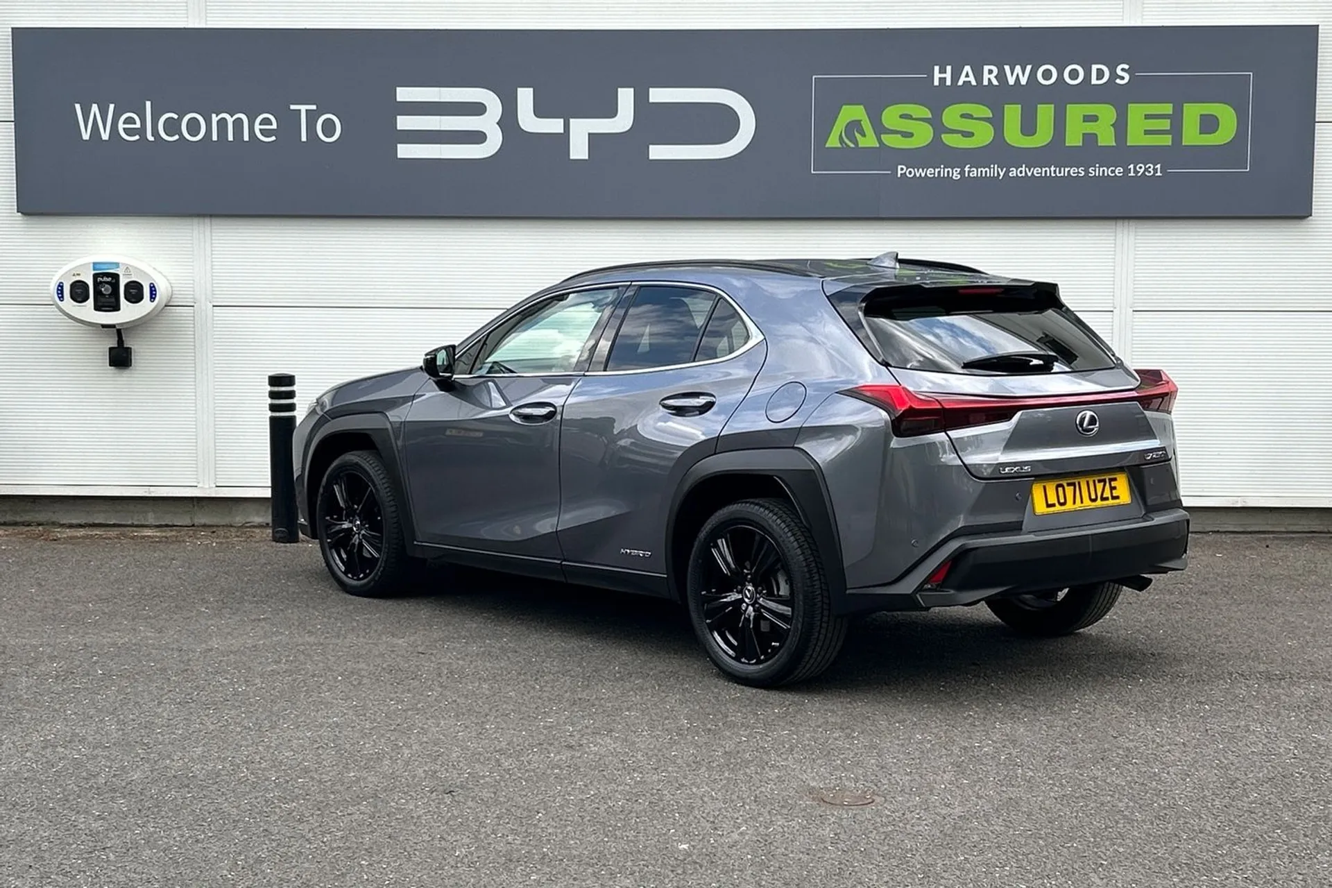 LEXUS UX thumbnail image number 8