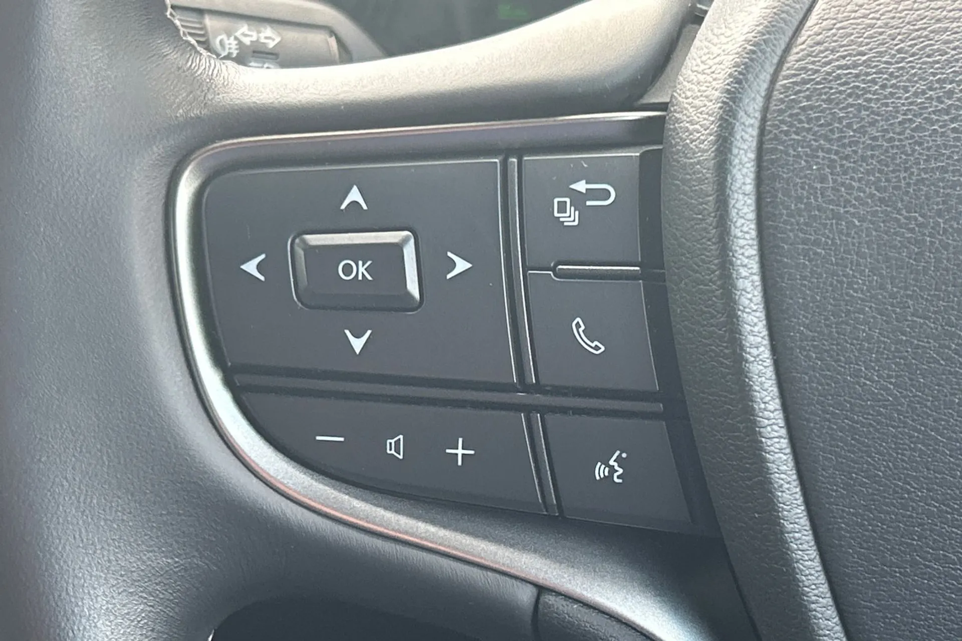 LEXUS UX thumbnail image number 42