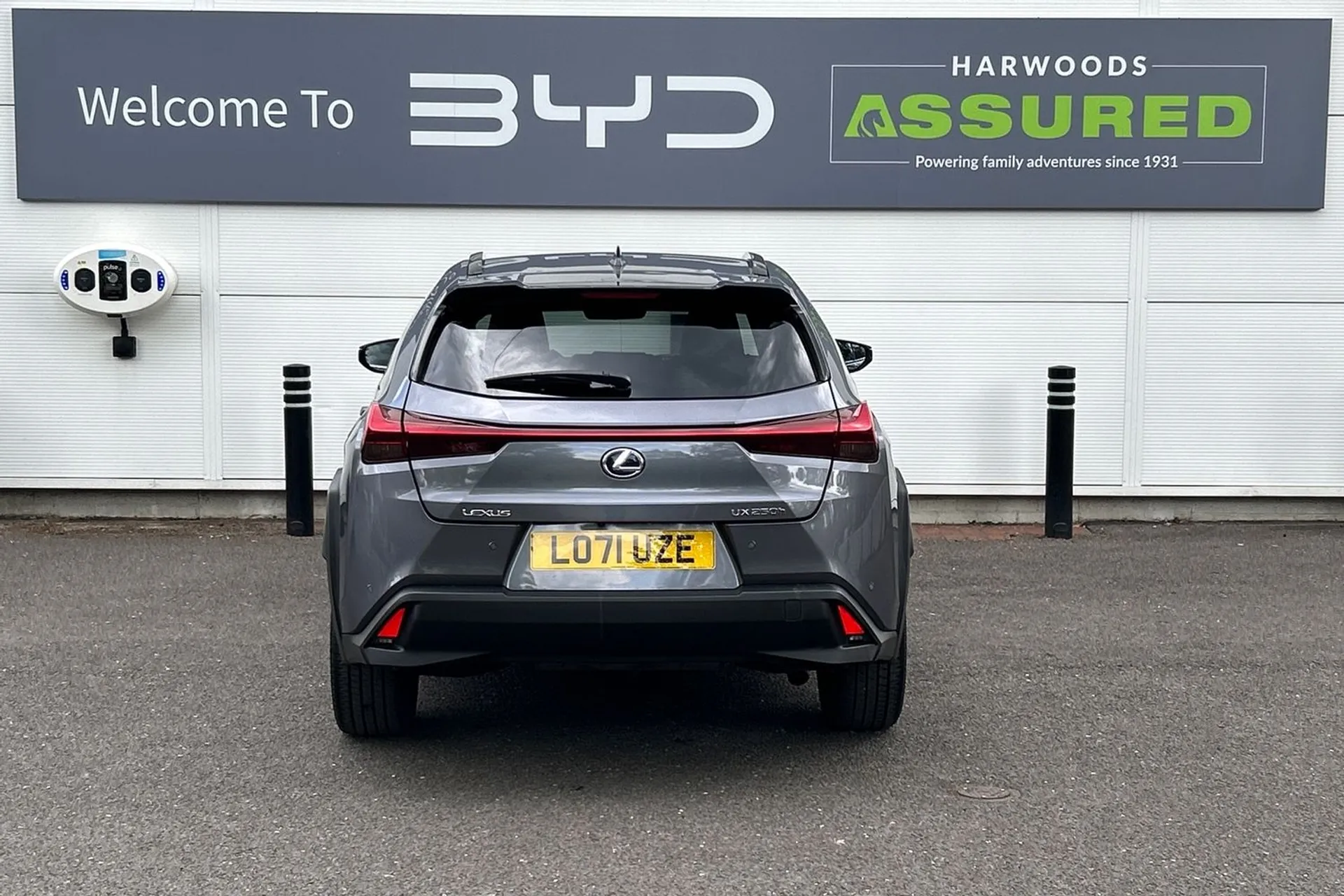 LEXUS UX thumbnail image number 7