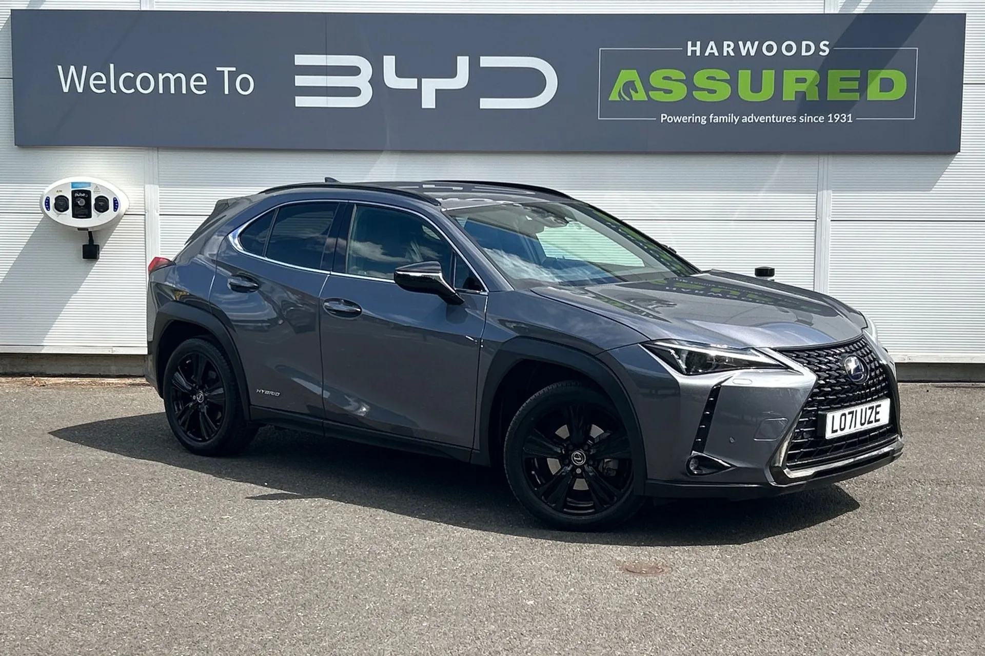 LEXUS UX focused image