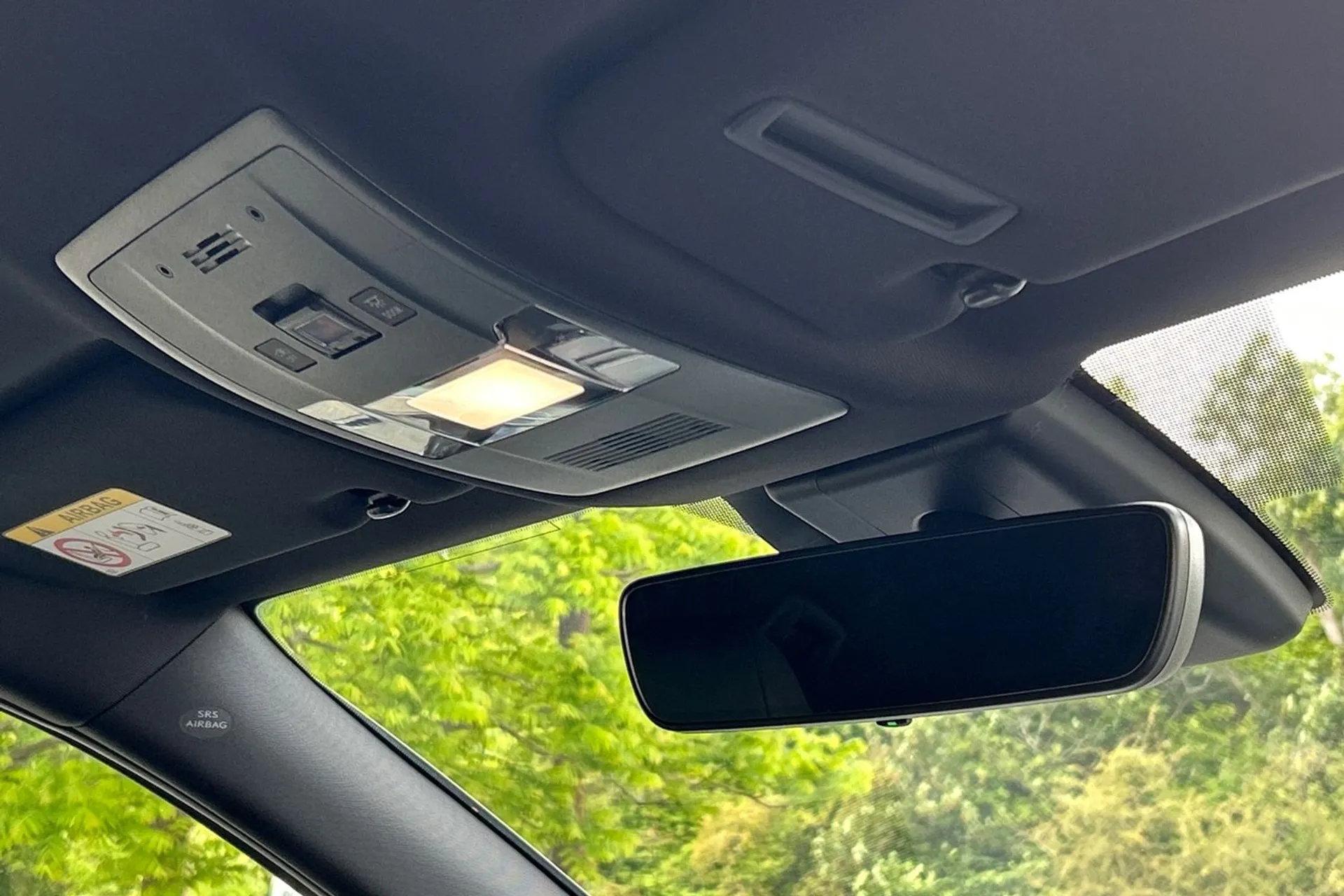LEXUS UX thumbnail image number 49