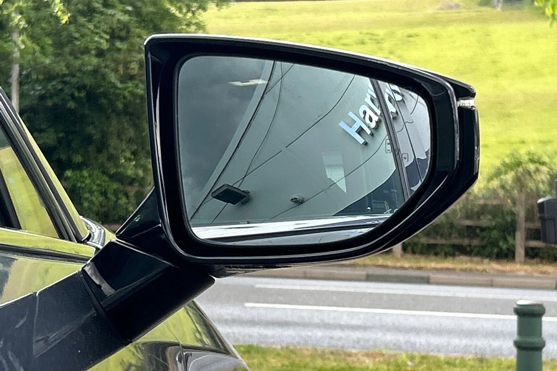 LEXUS UX thumbnail image number 52