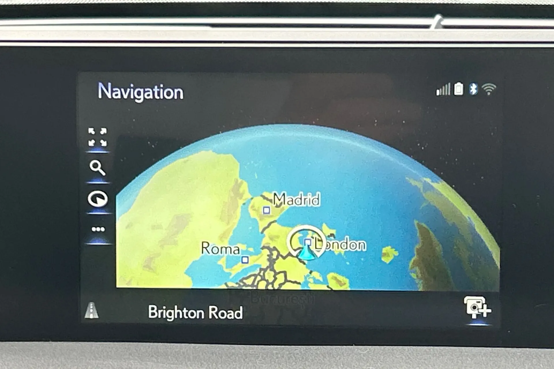 LEXUS UX thumbnail image number 4