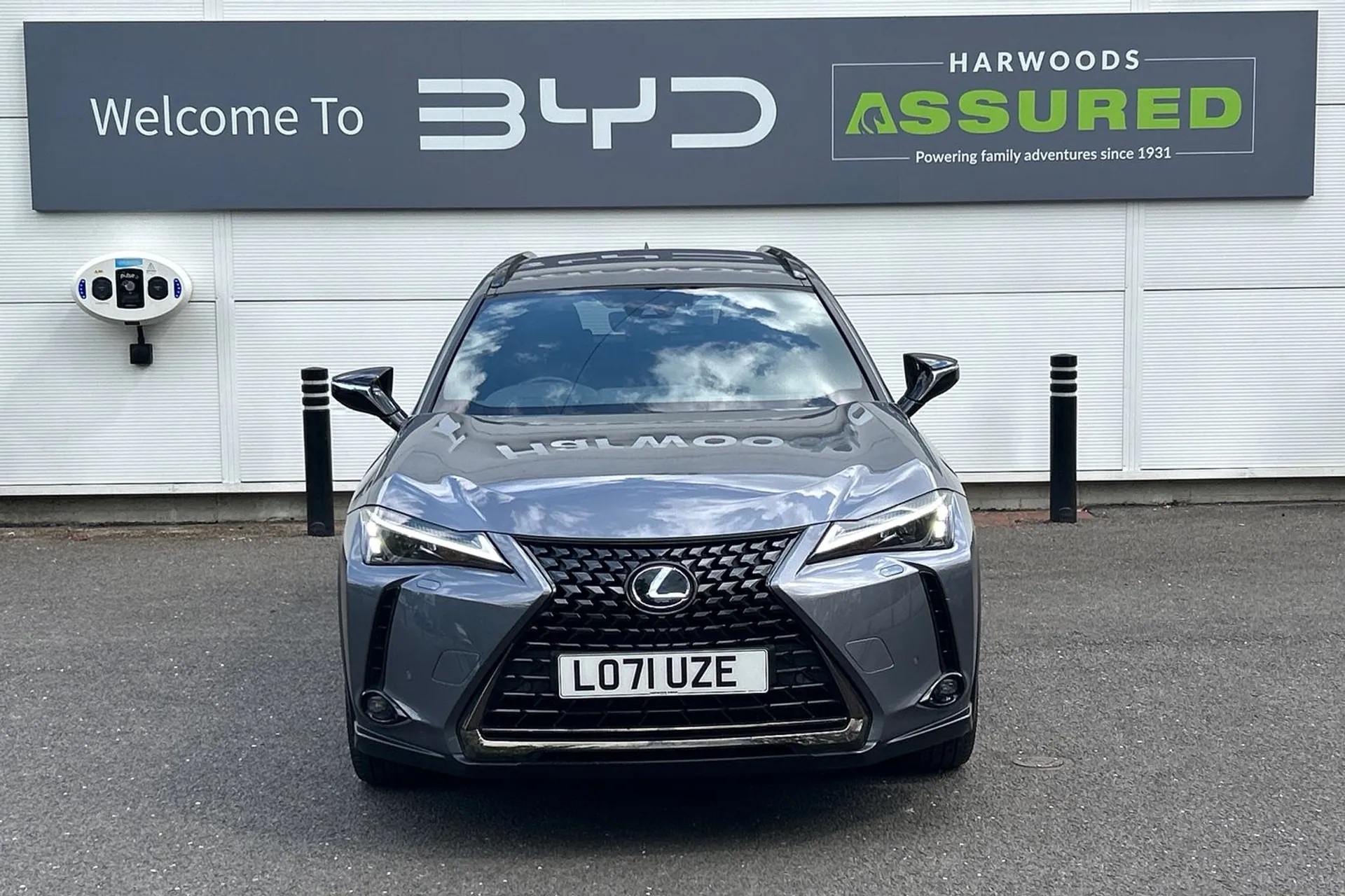 LEXUS UX thumbnail image number 16