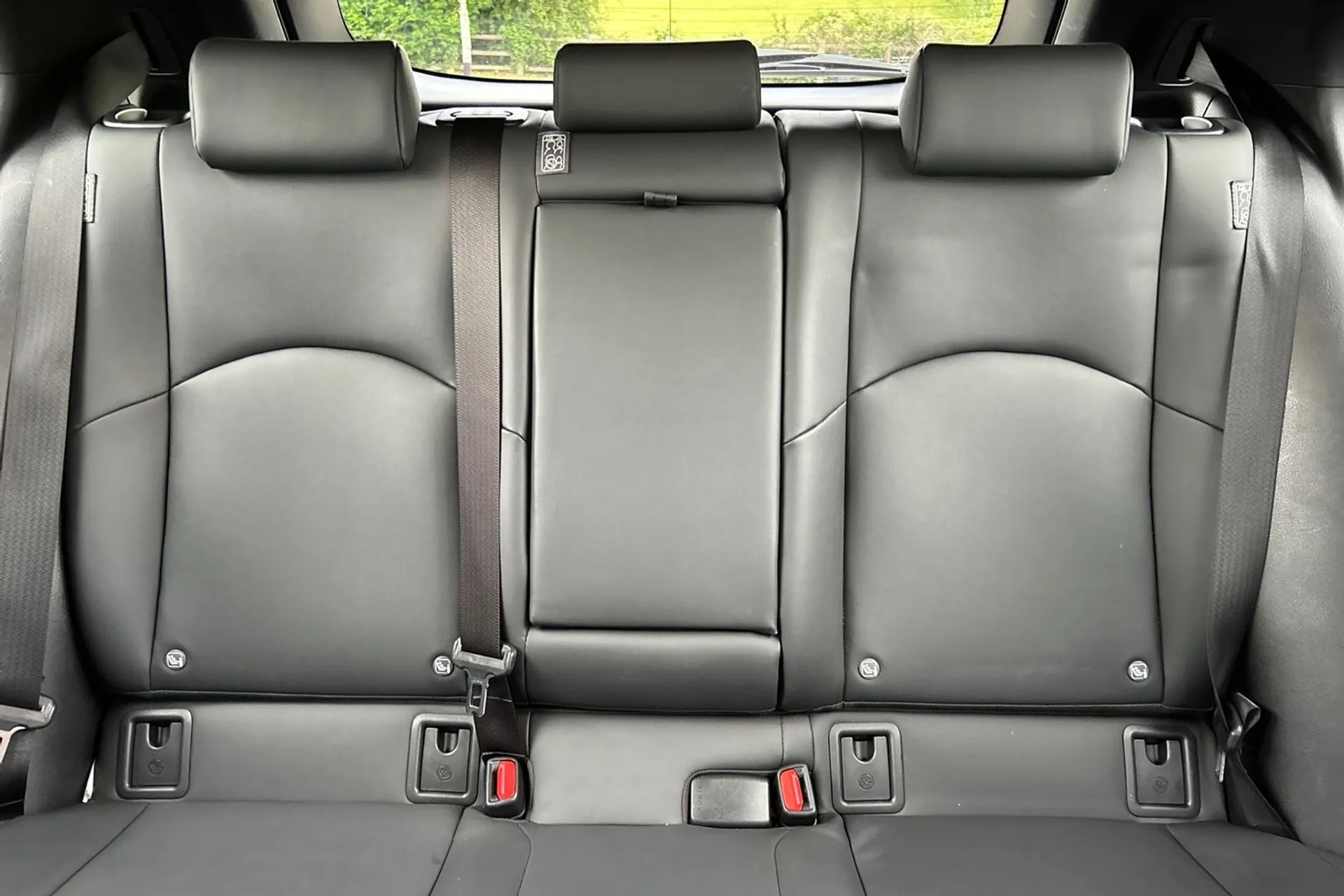 LEXUS UX thumbnail image number 31