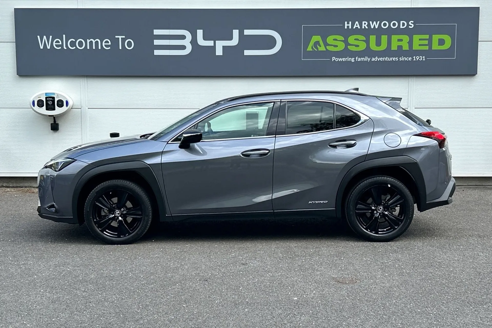 LEXUS UX thumbnail image number 14