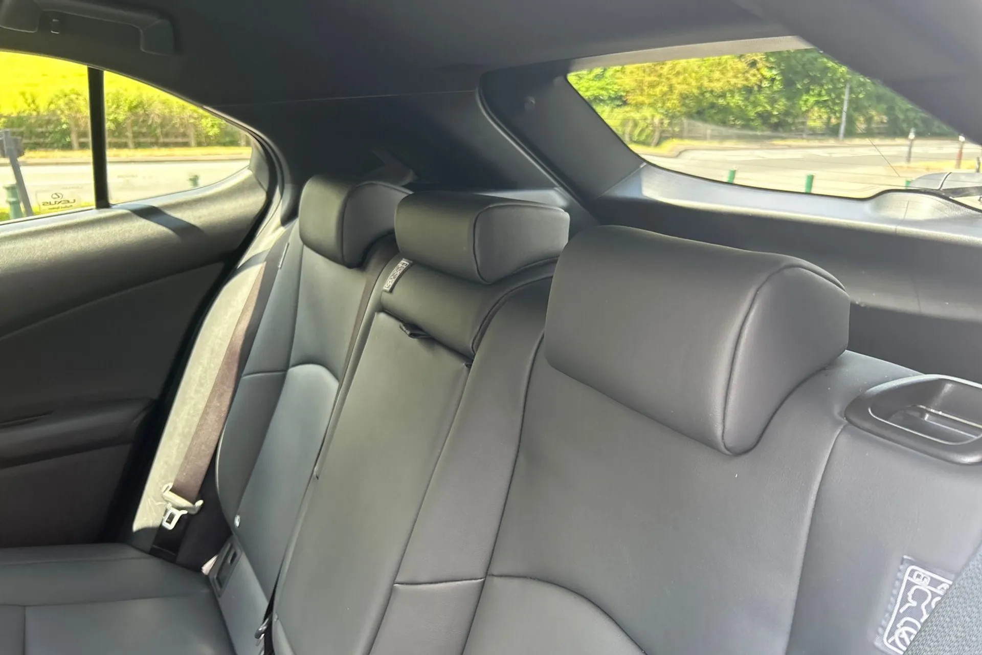 LEXUS UX thumbnail image number 34