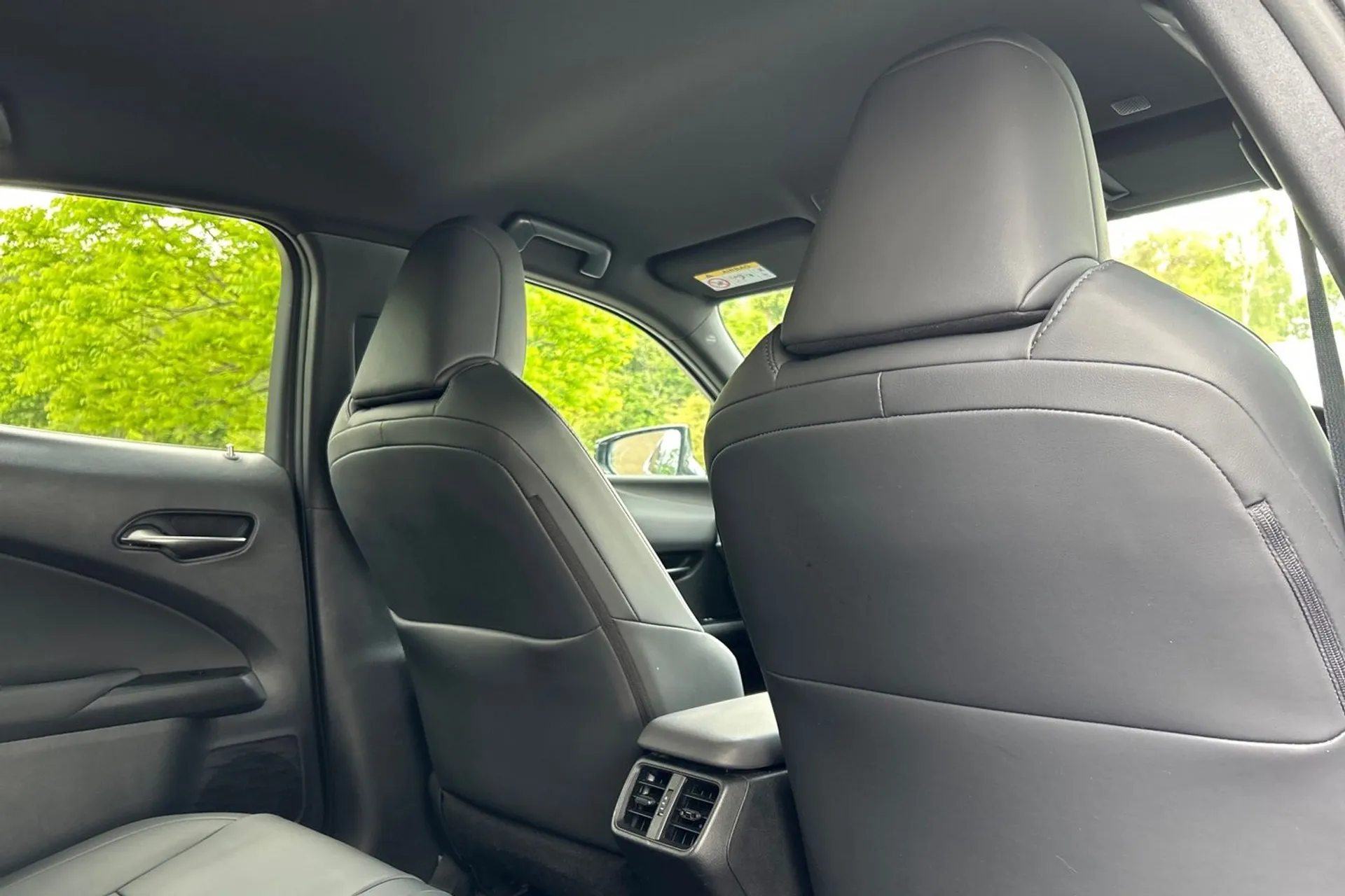 LEXUS UX thumbnail image number 10
