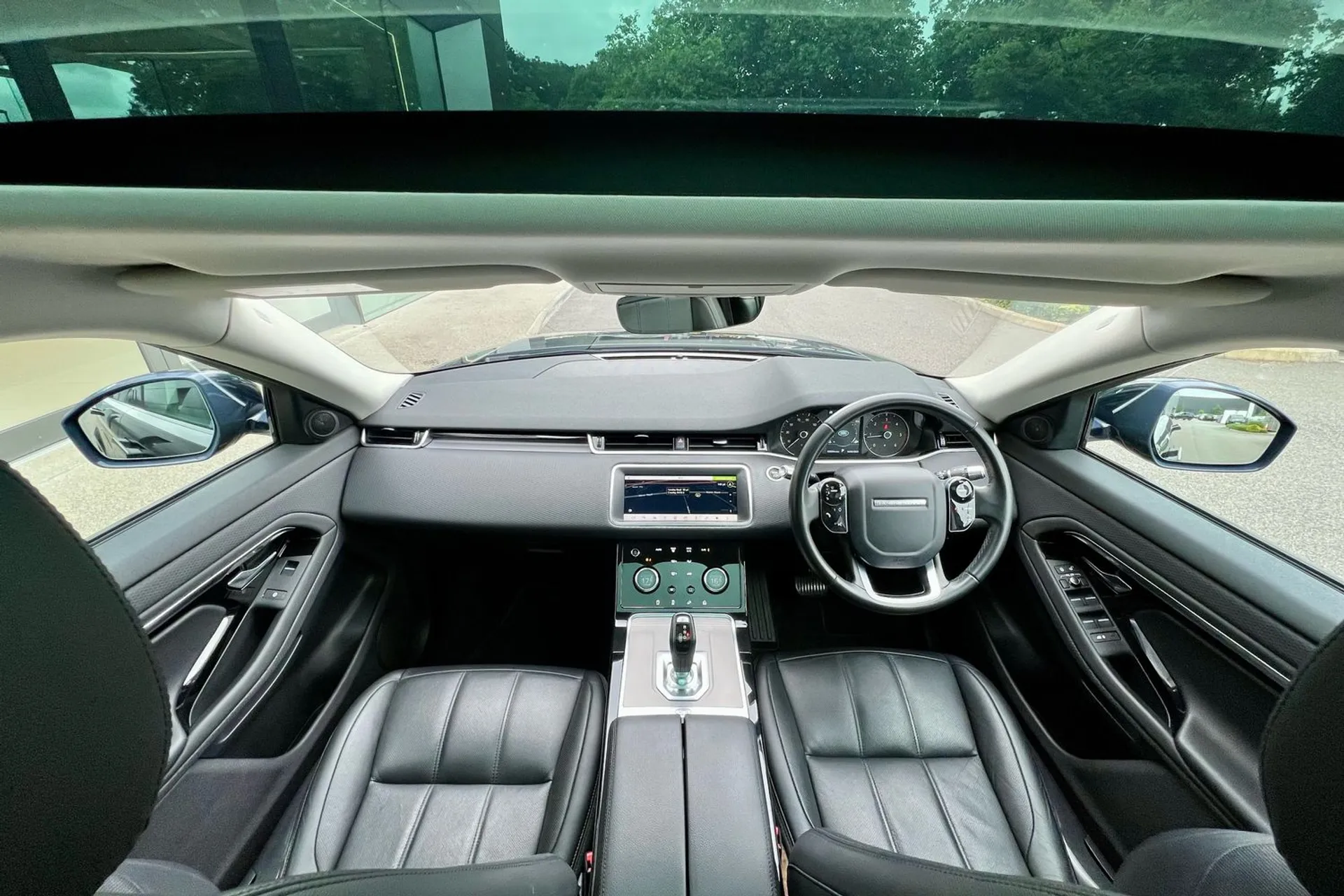 LAND ROVER RANGE ROVER EVOQUE thumbnail image number 3