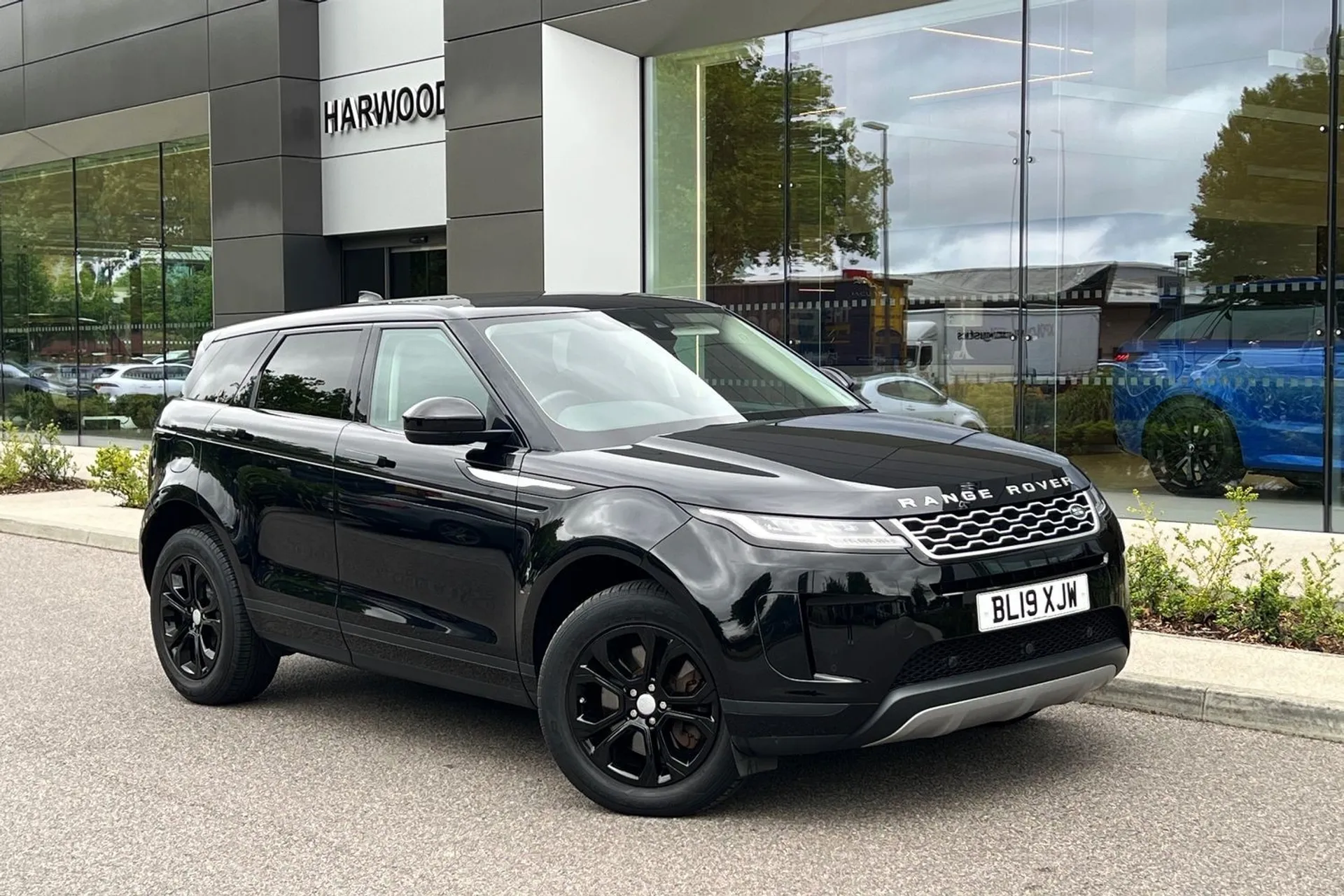 LAND ROVER RANGE ROVER EVOQUE focused image