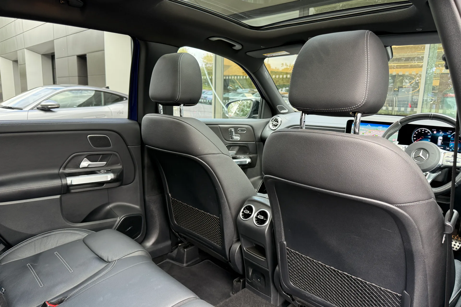 MERCEDES-BENZ GLB thumbnail image number 28