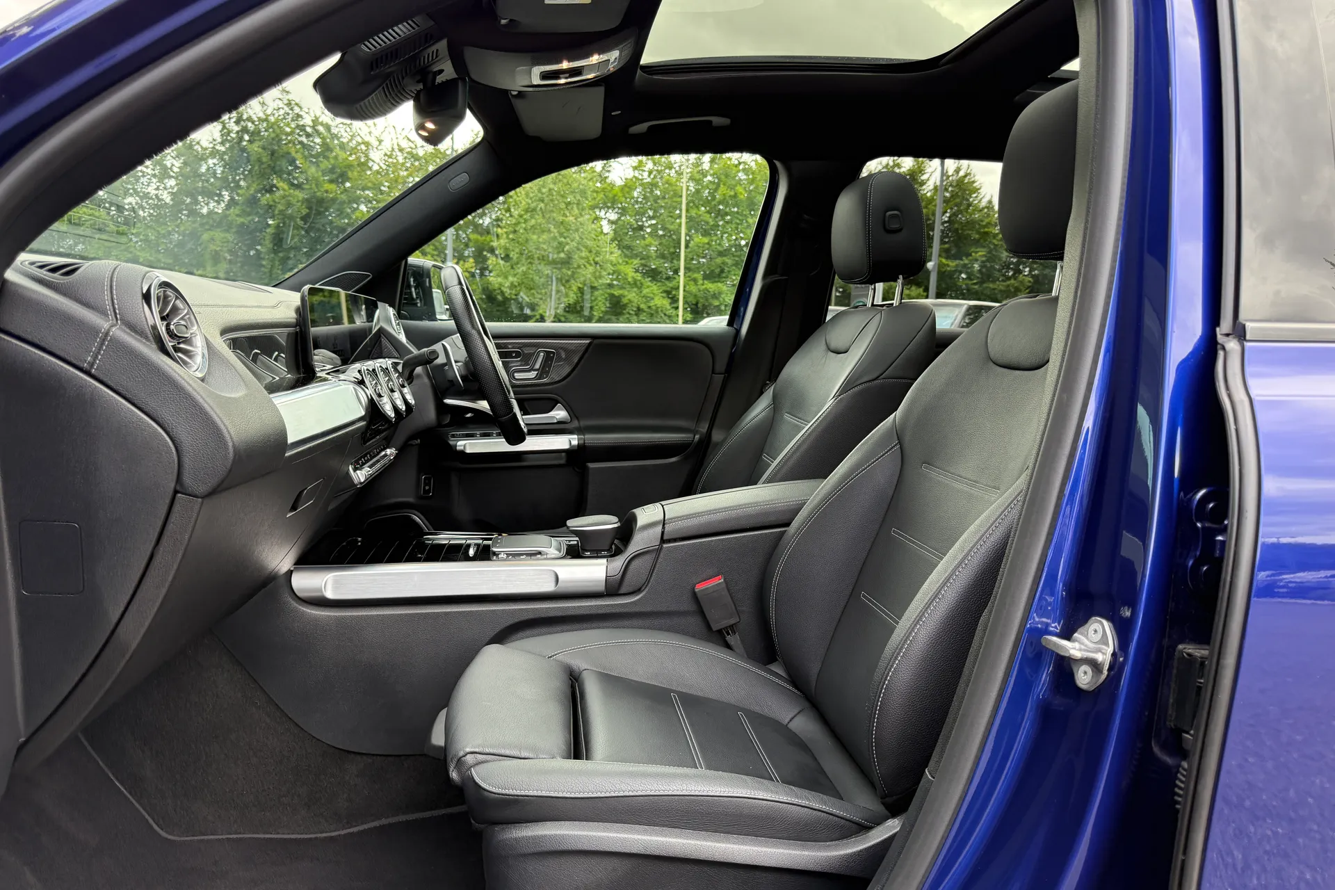 MERCEDES-BENZ GLB thumbnail image number 32