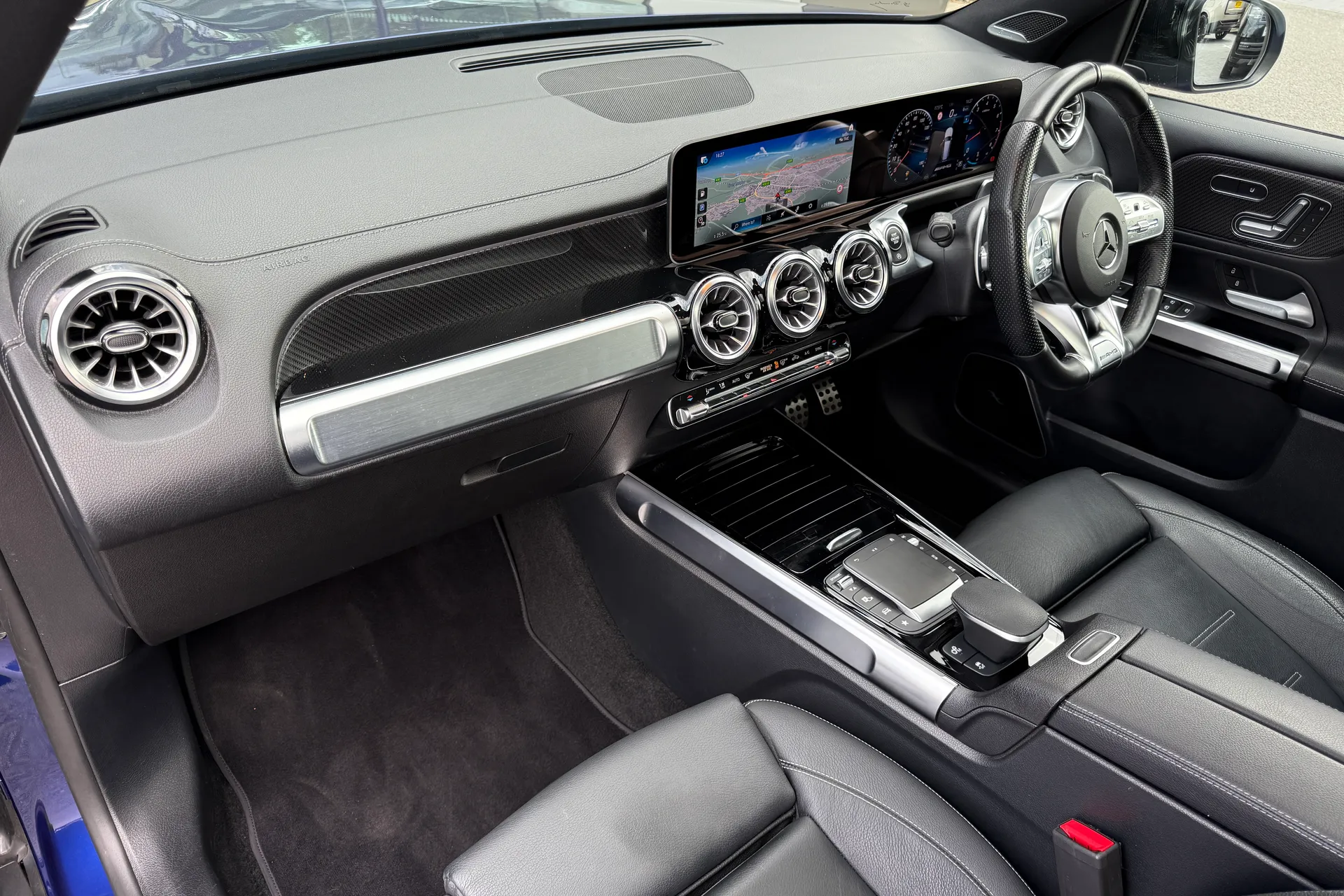 MERCEDES-BENZ GLB thumbnail image number 31