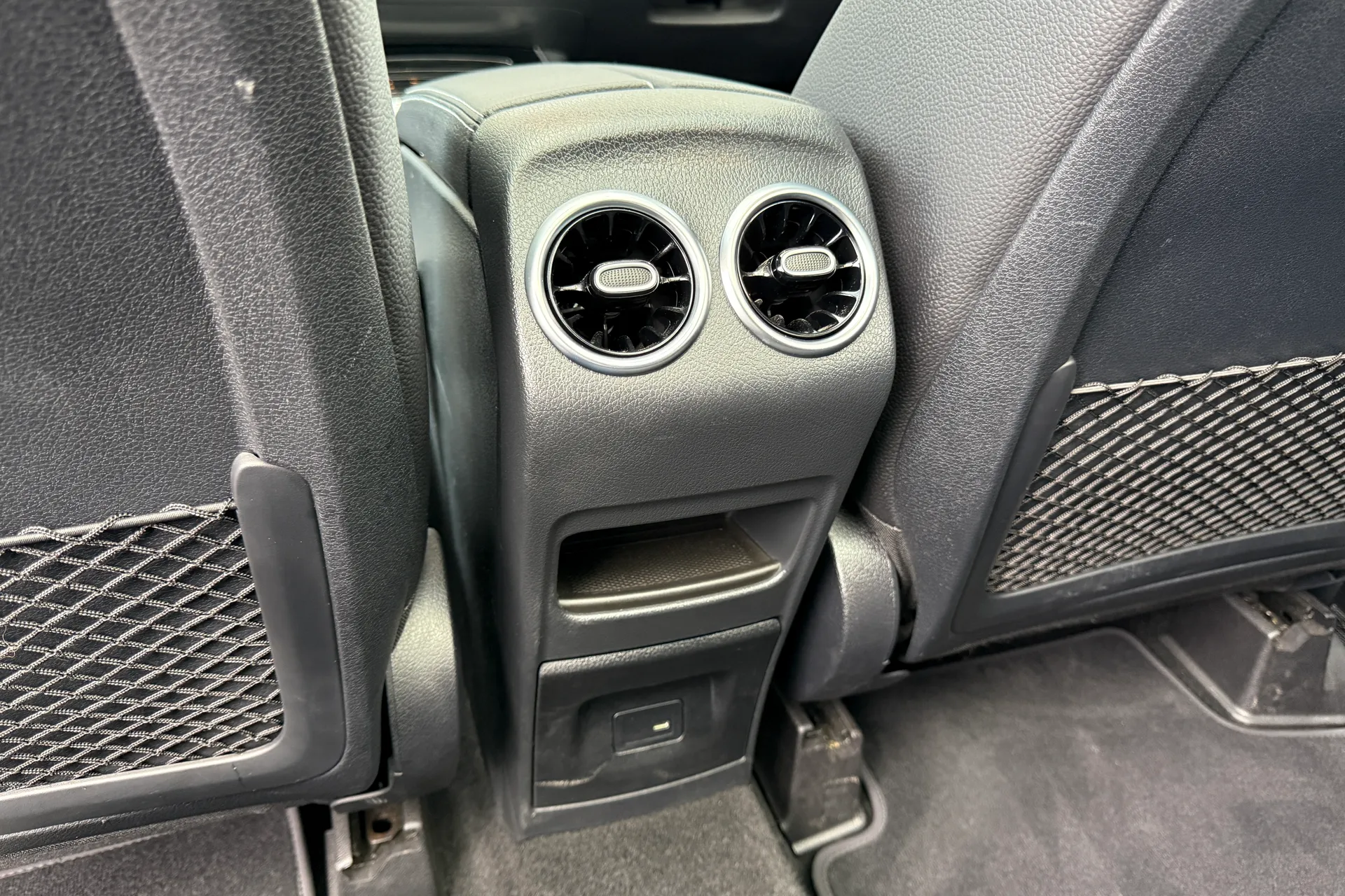 MERCEDES-BENZ GLB thumbnail image number 33