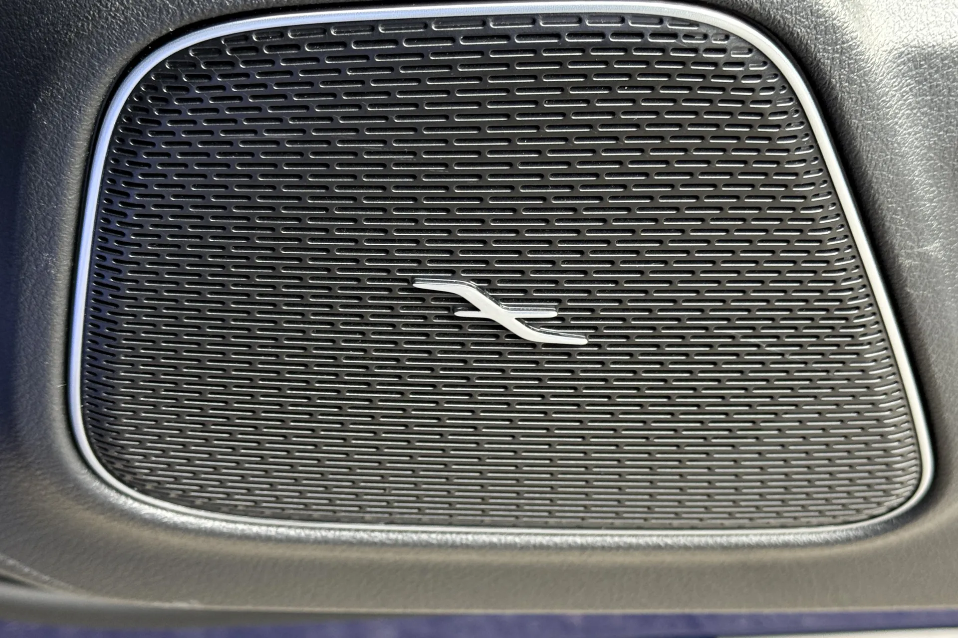 MERCEDES-BENZ GLB thumbnail image number 6