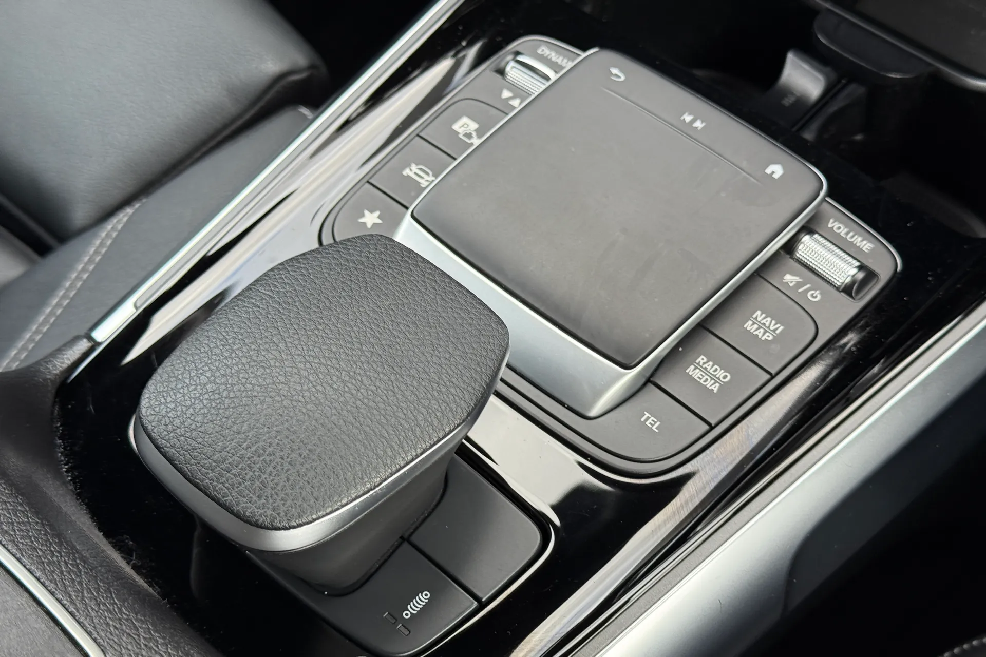 MERCEDES-BENZ GLB thumbnail image number 44