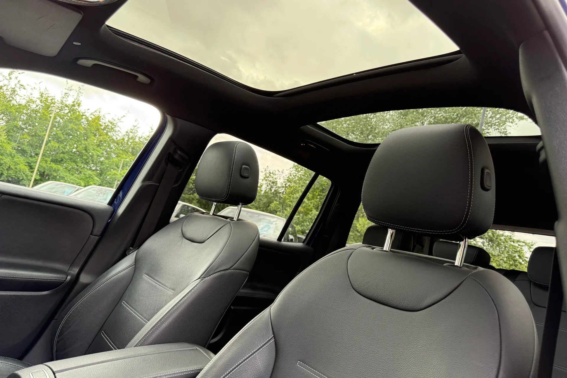 MERCEDES-BENZ GLB thumbnail image number 4