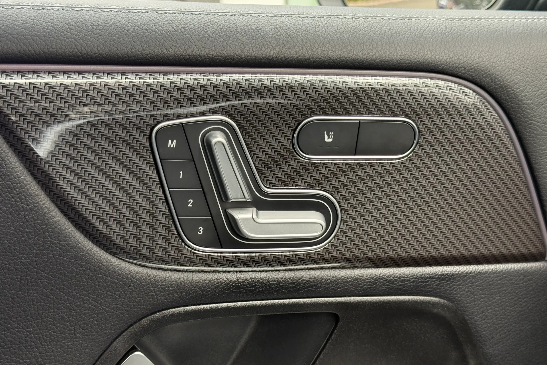 MERCEDES-BENZ GLB thumbnail image number 47