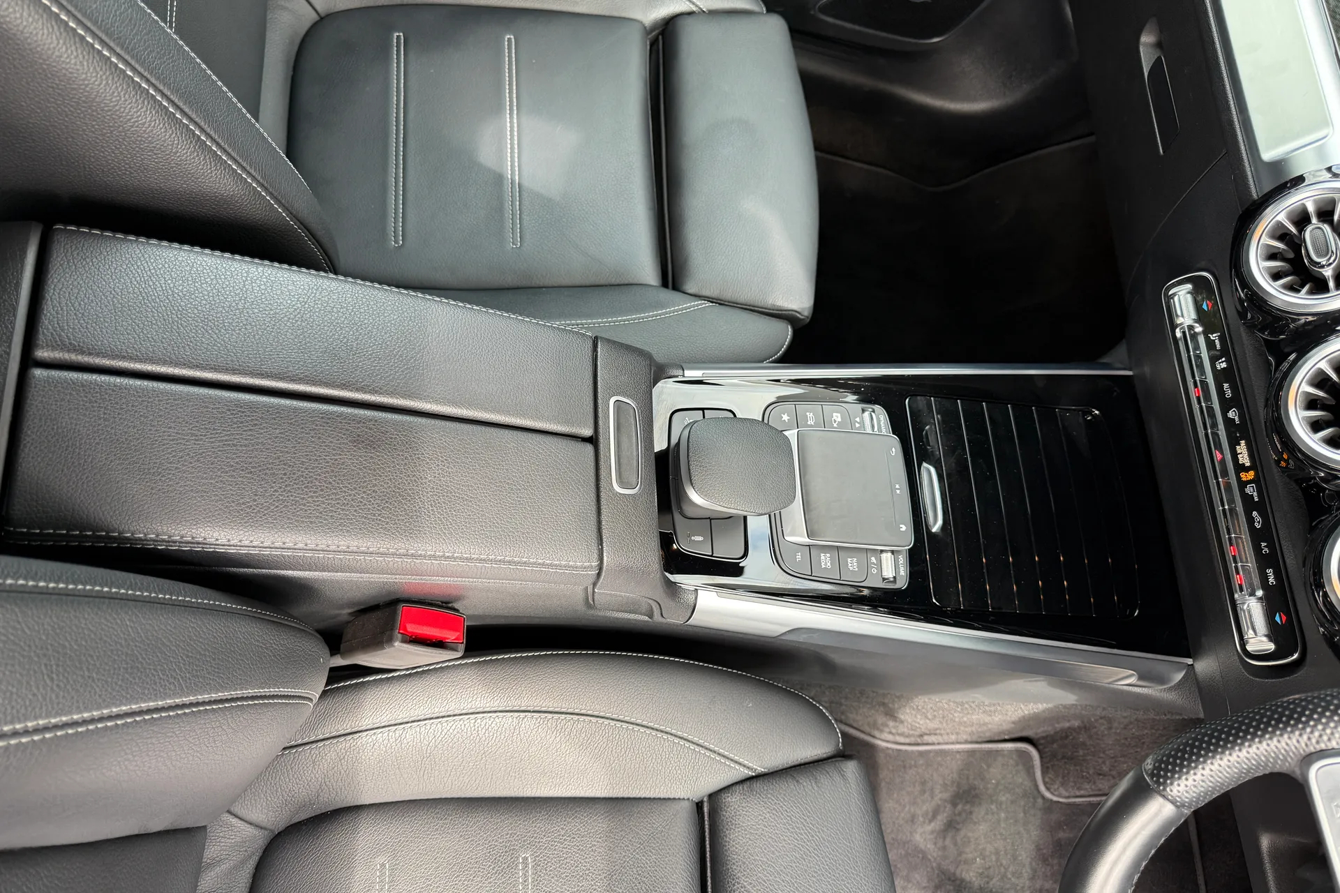 MERCEDES-BENZ GLB thumbnail image number 50