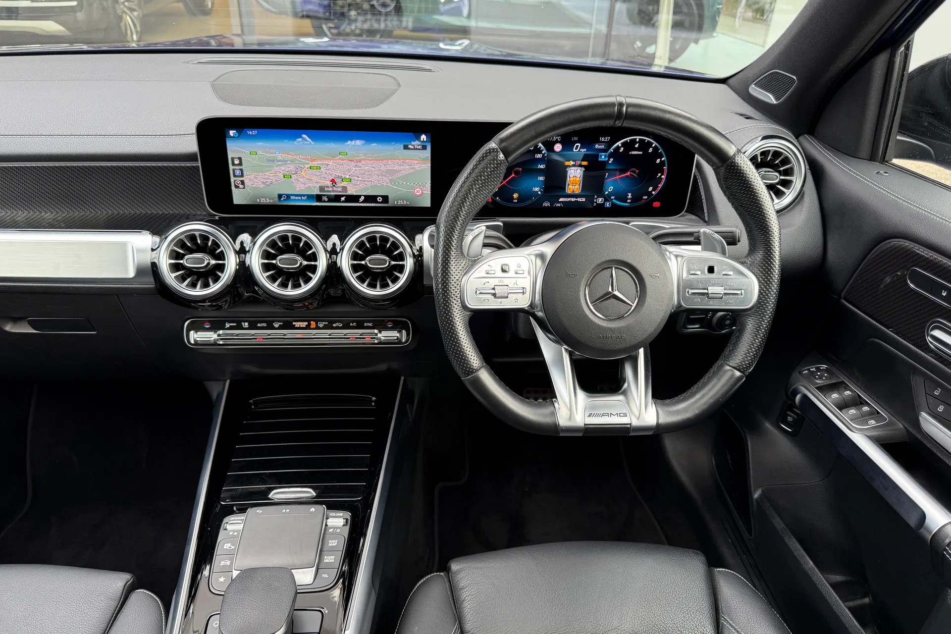 MERCEDES-BENZ GLB thumbnail image number 36