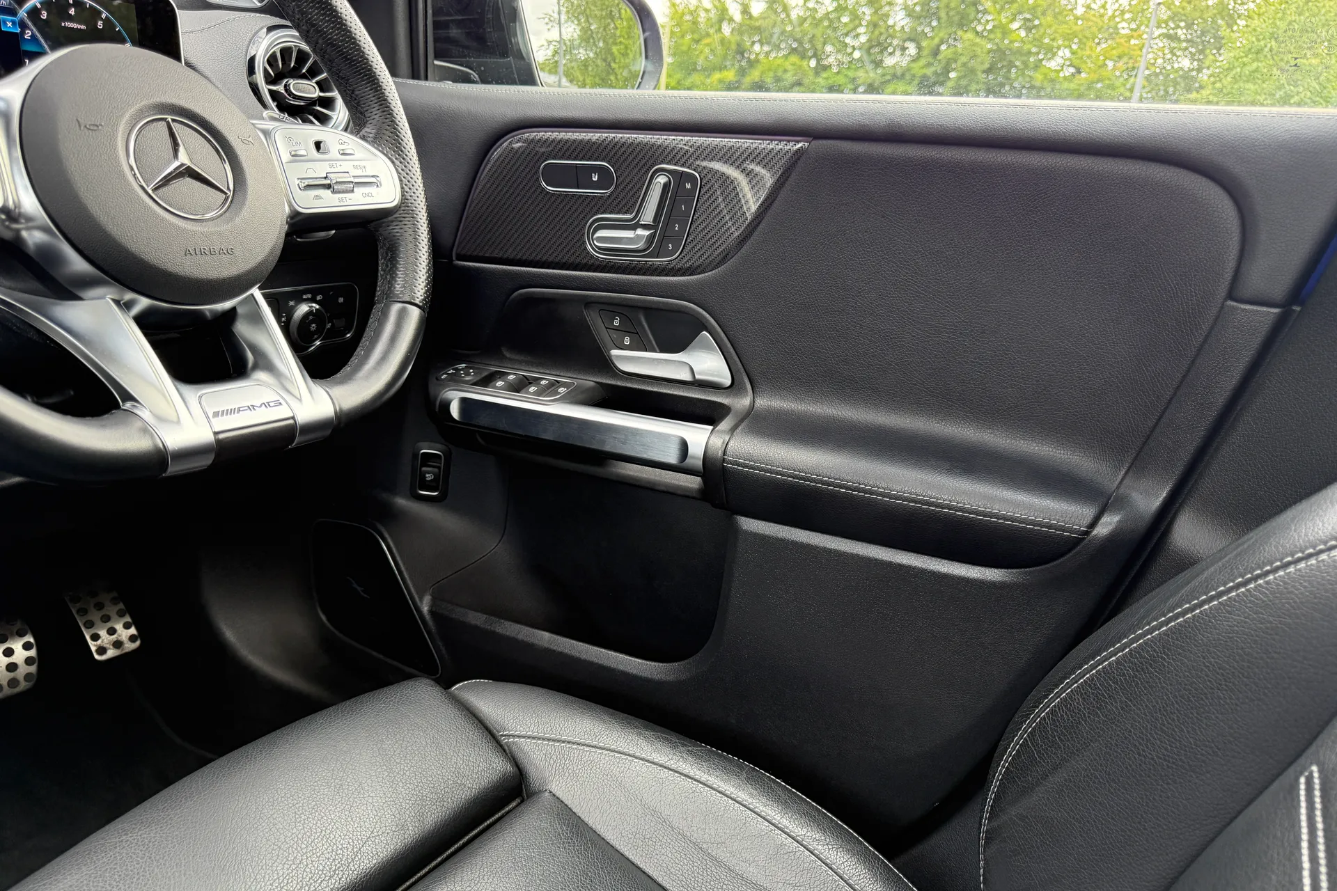 MERCEDES-BENZ GLB thumbnail image number 37