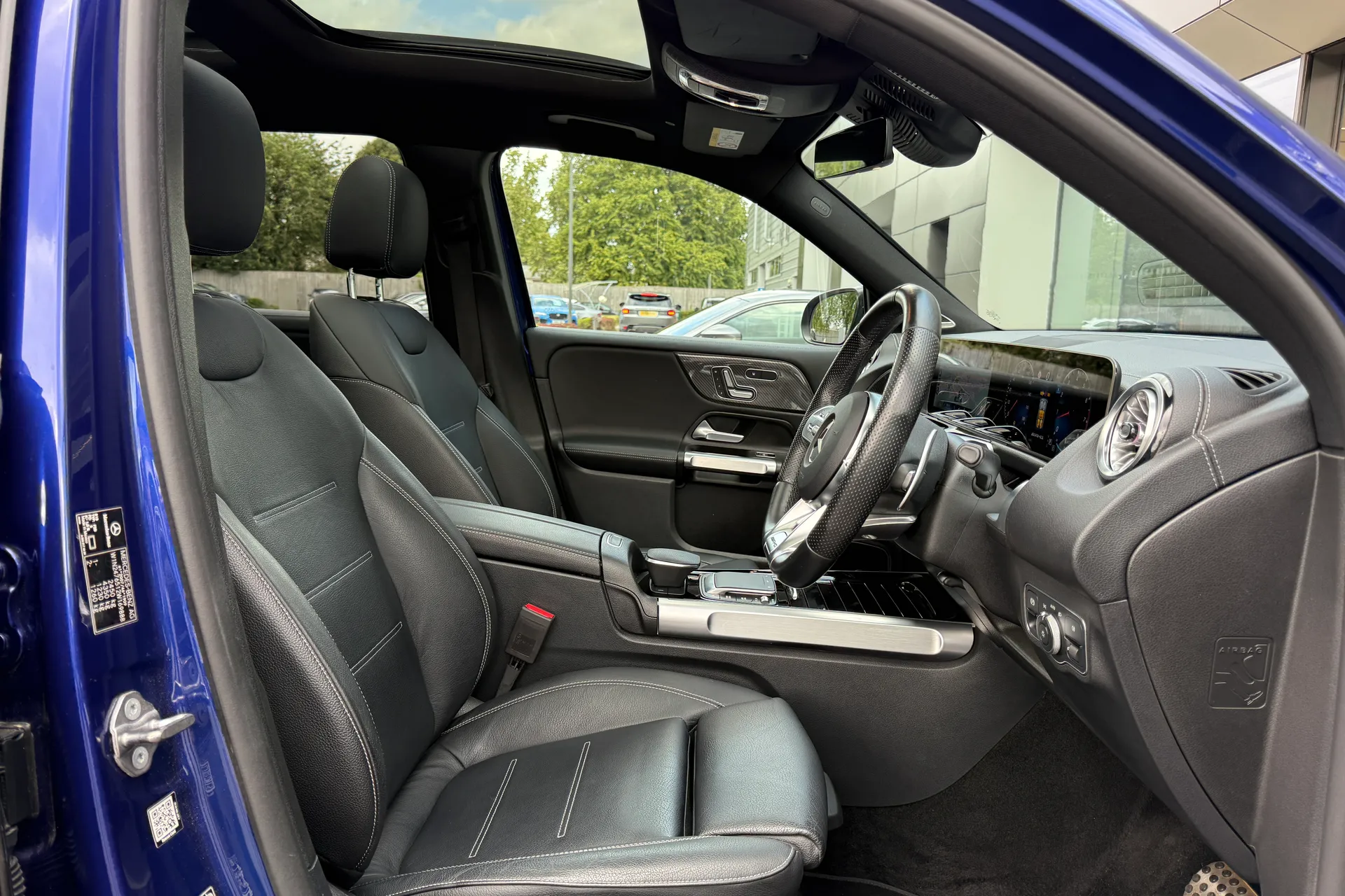 MERCEDES-BENZ GLB thumbnail image number 29