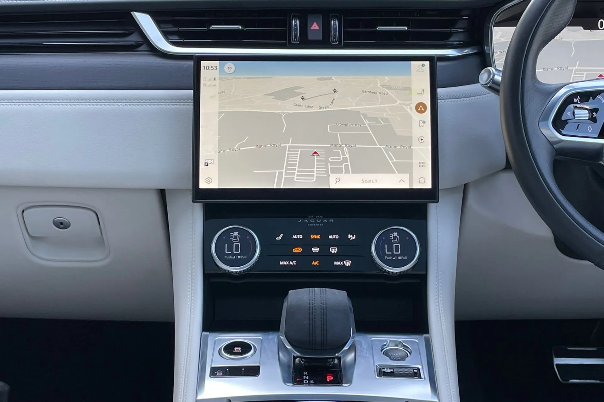 Jaguar F-PACE thumbnail image number 19